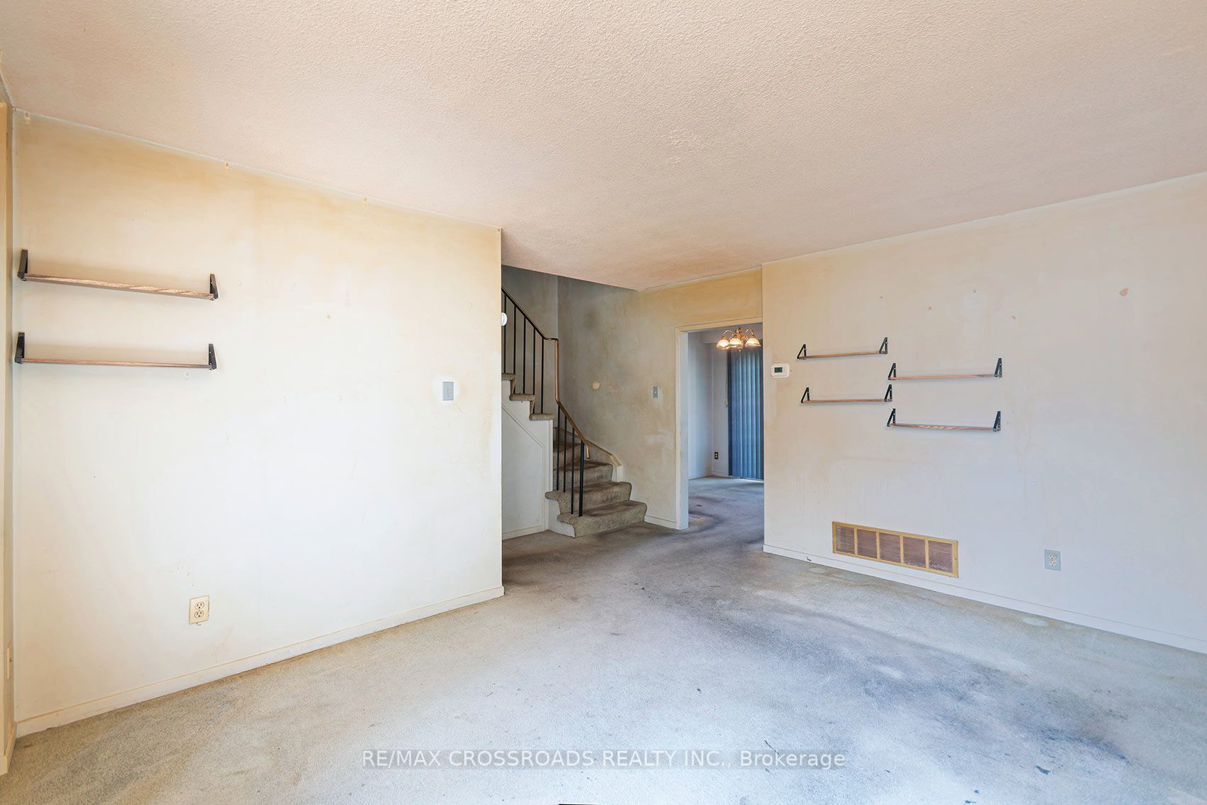 54 Omega Square Property Photo 9