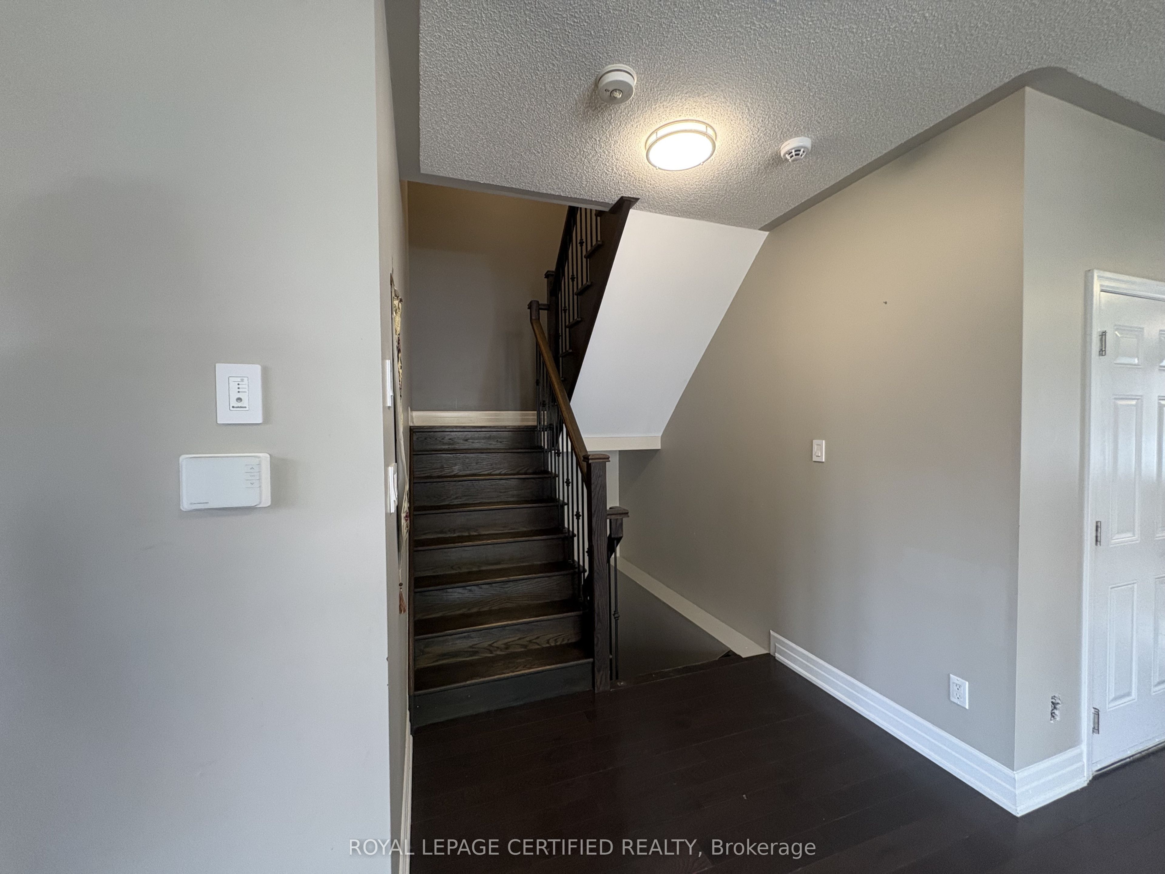 271 Andrews Trail Upper Property Photo 12