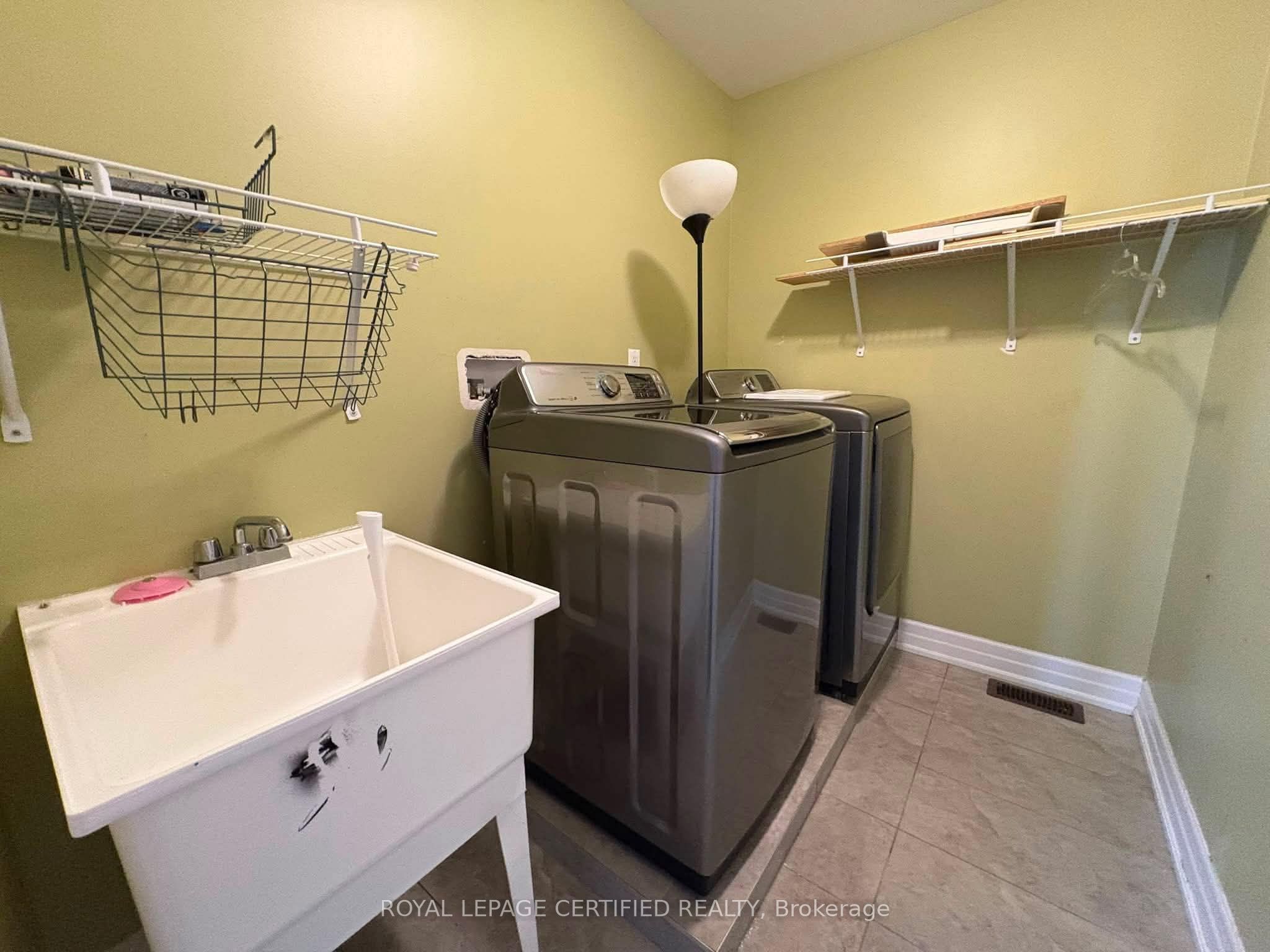 271 Andrews Trail Upper Property Photo 27