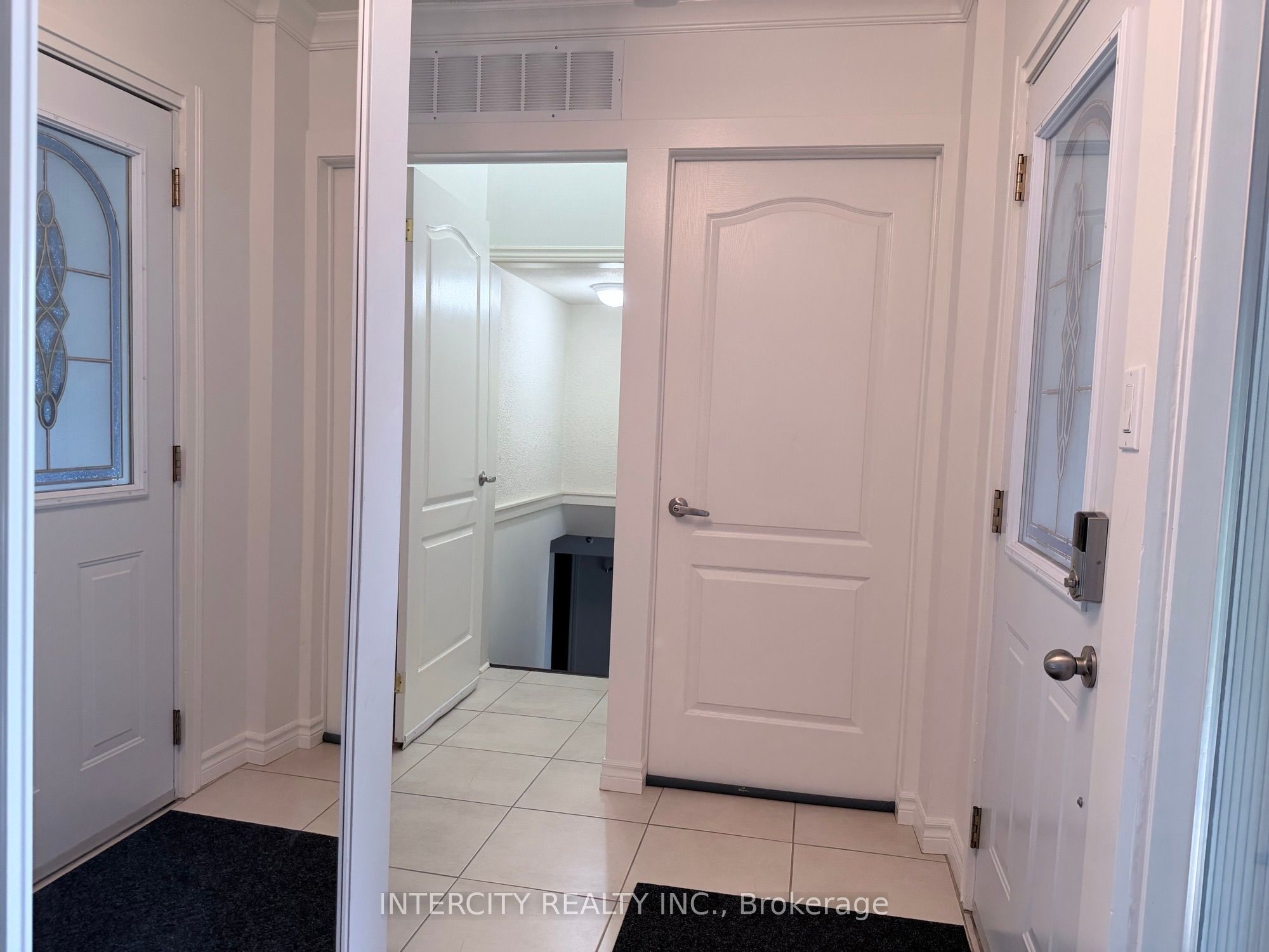 36 Strathburn Boulevard Property Photo 4