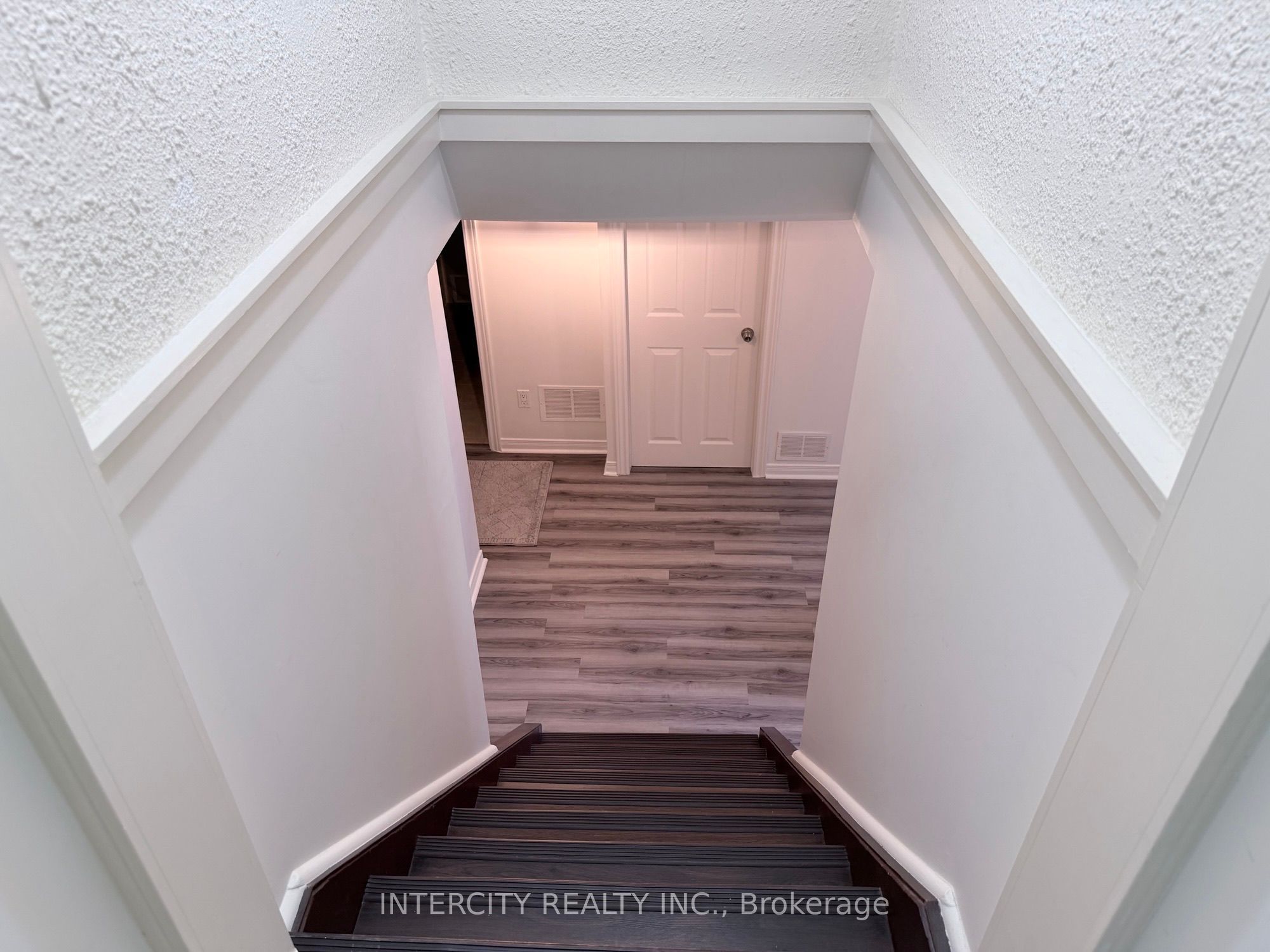 36 Strathburn Boulevard Property Photo 5