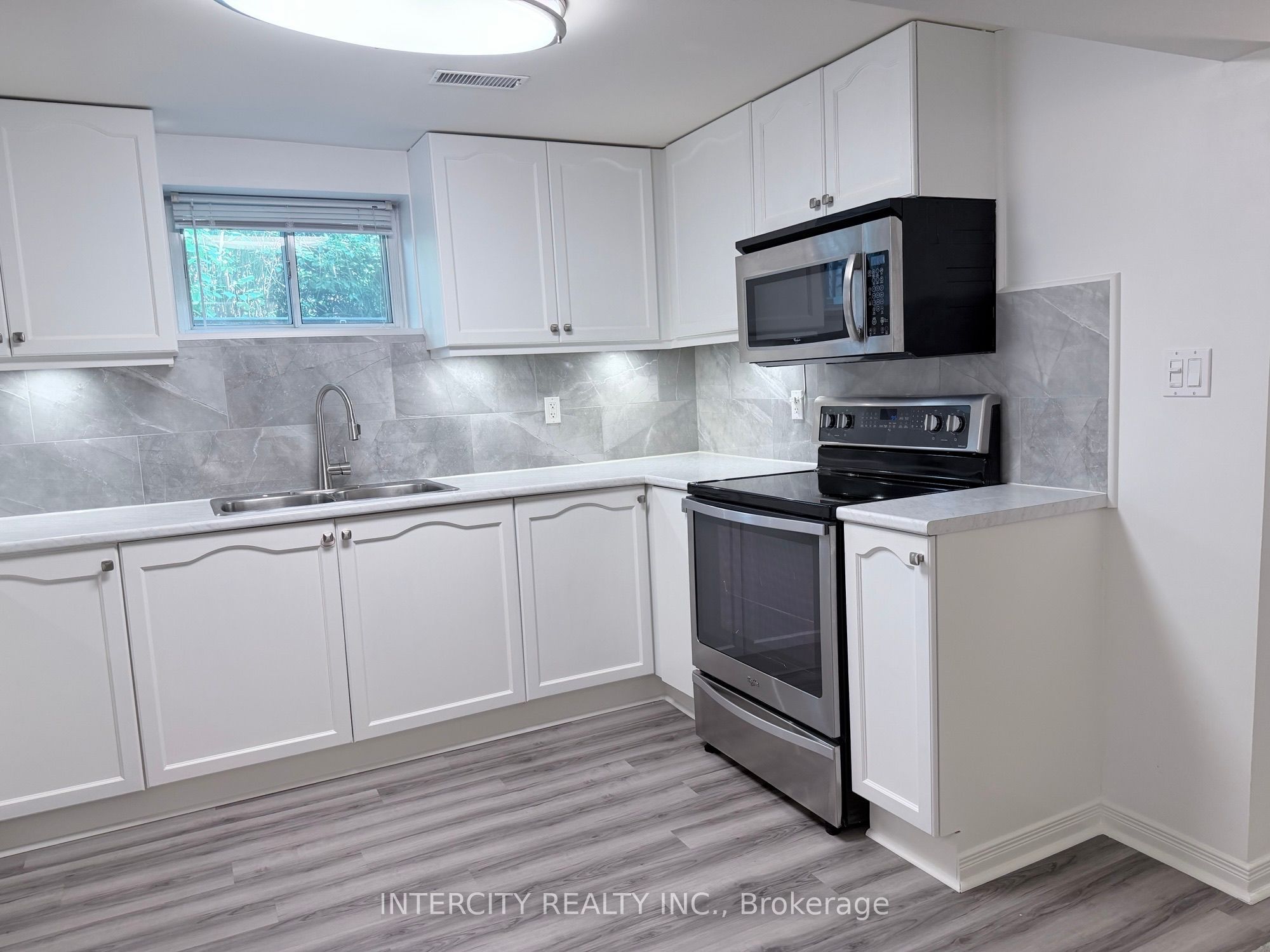 36 Strathburn Boulevard Property Photo 8