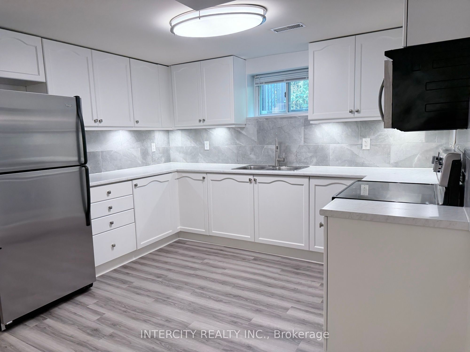 36 Strathburn Boulevard Property Photo 9
