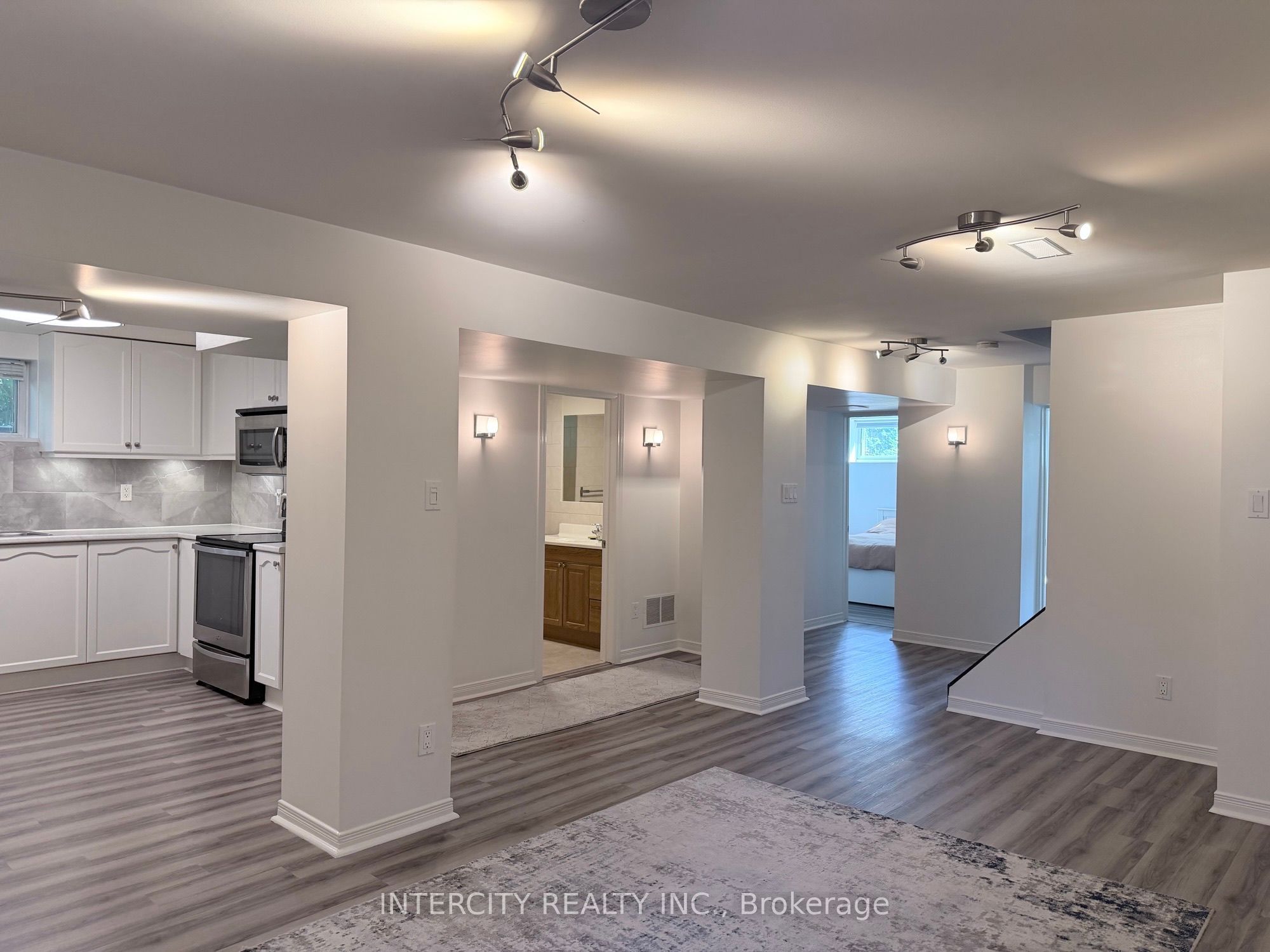 36 Strathburn Boulevard Property Photo 10