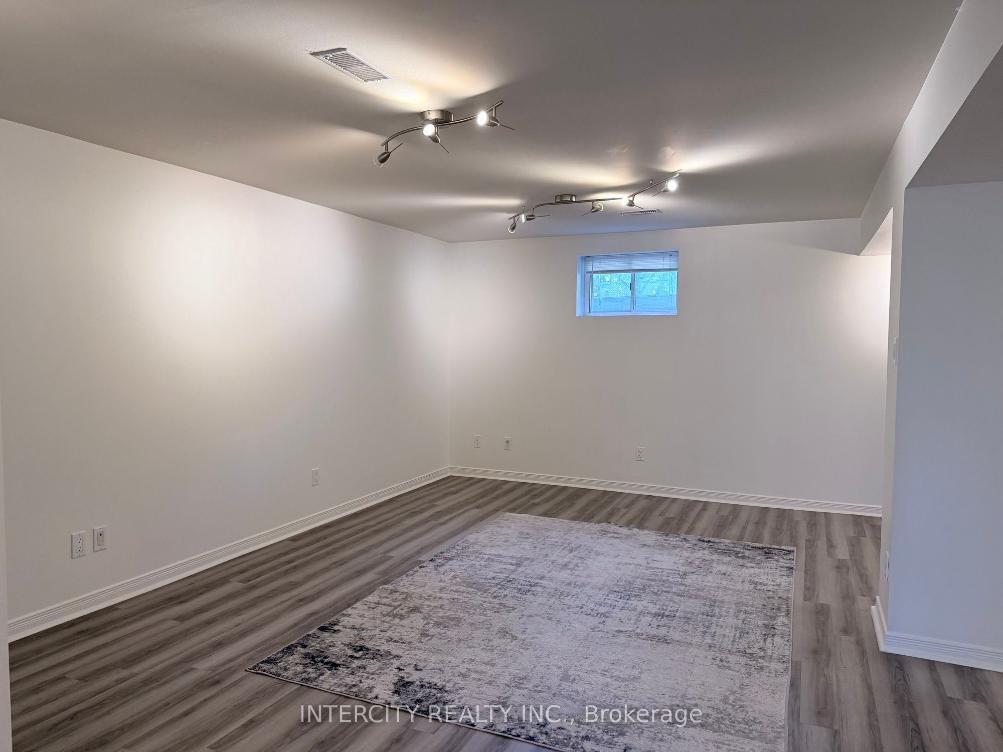 36 Strathburn Boulevard Property Photo 14