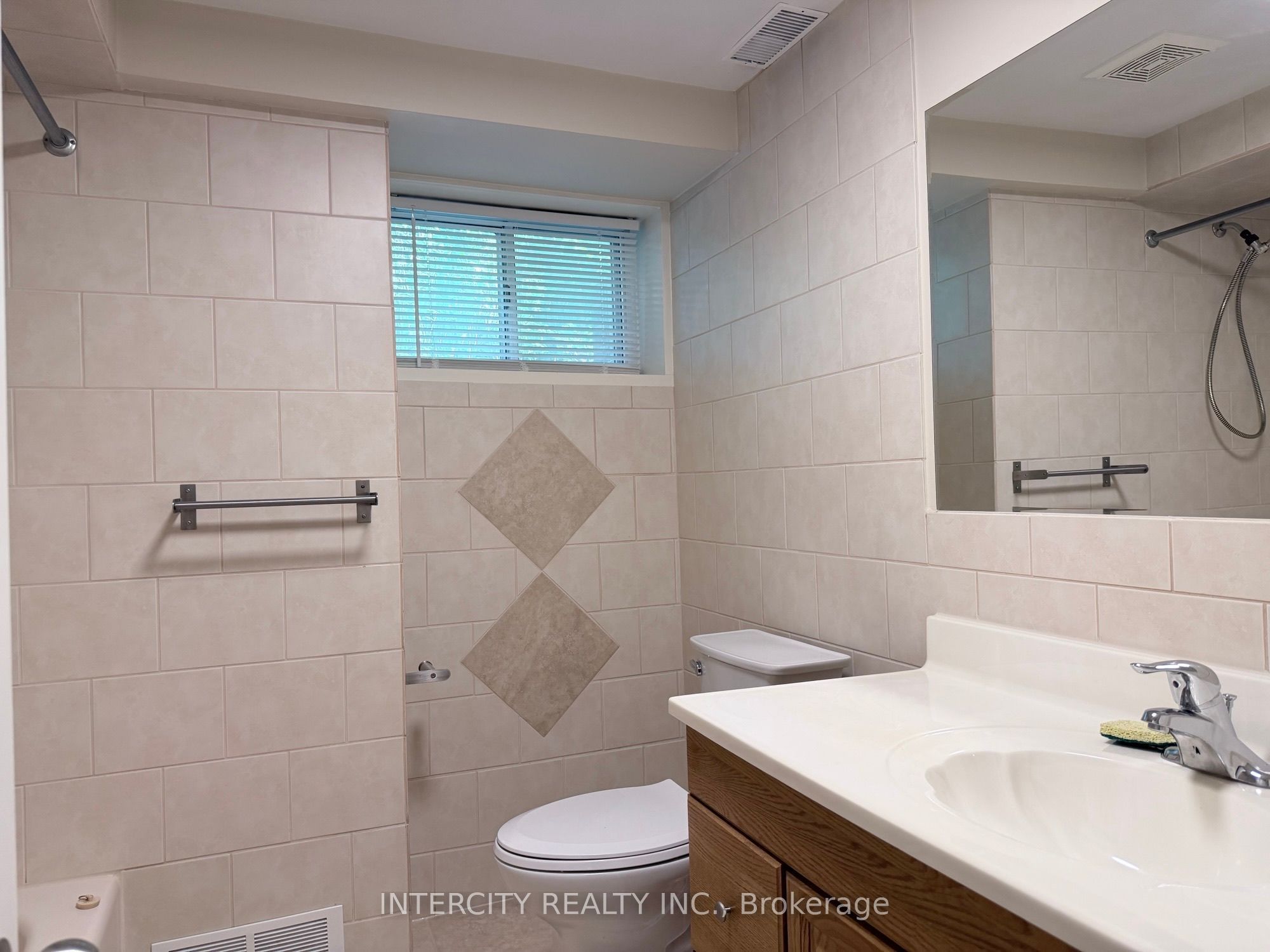 36 Strathburn Boulevard Property Photo 15