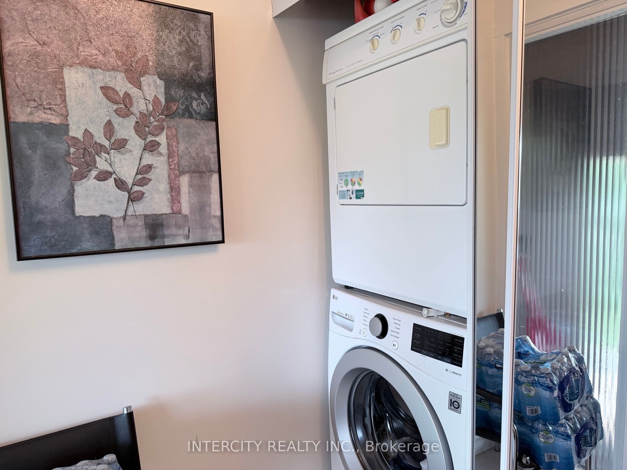 36 Strathburn Boulevard Property Photo 17