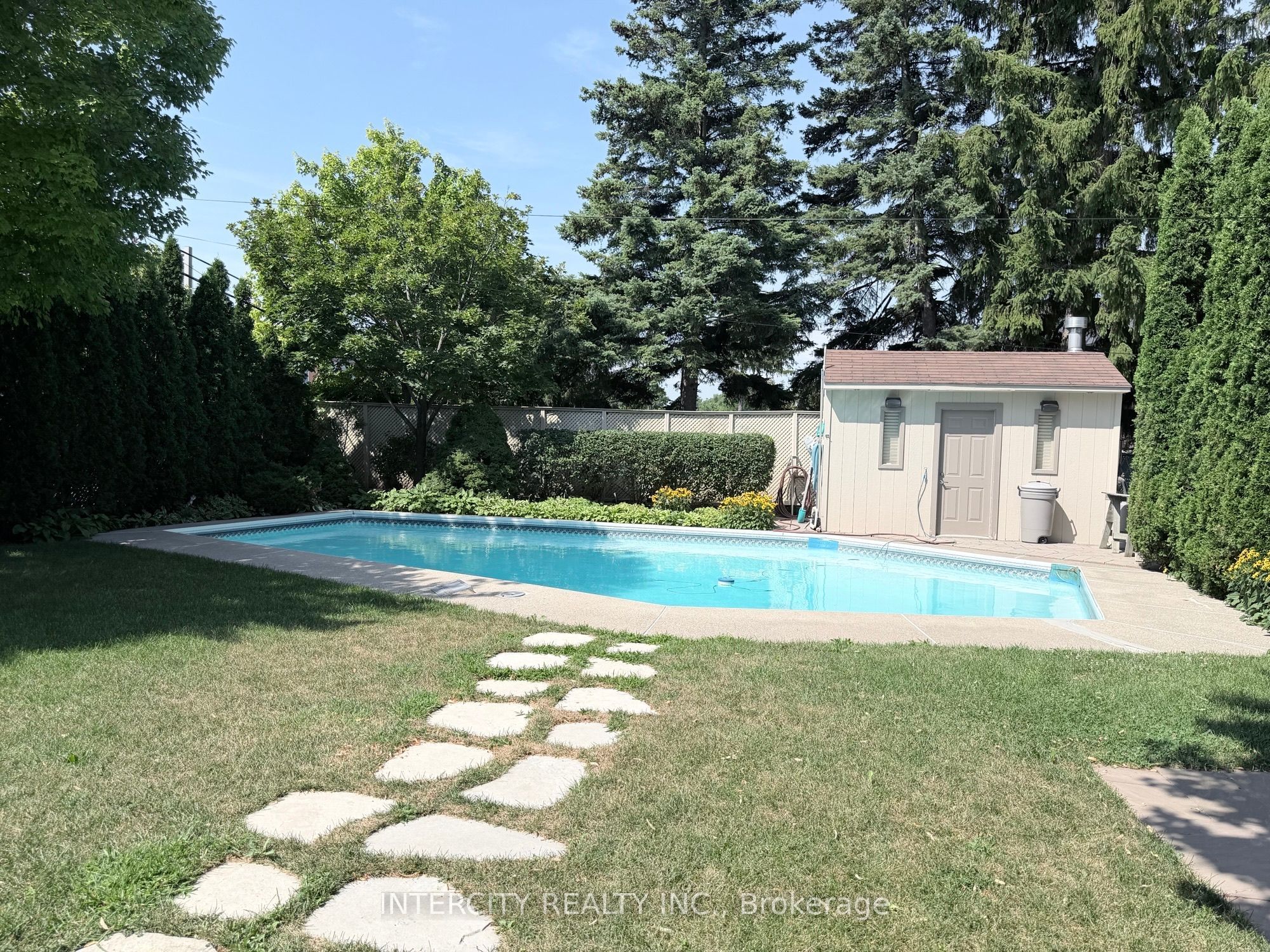36 Strathburn Boulevard Property Photo 19