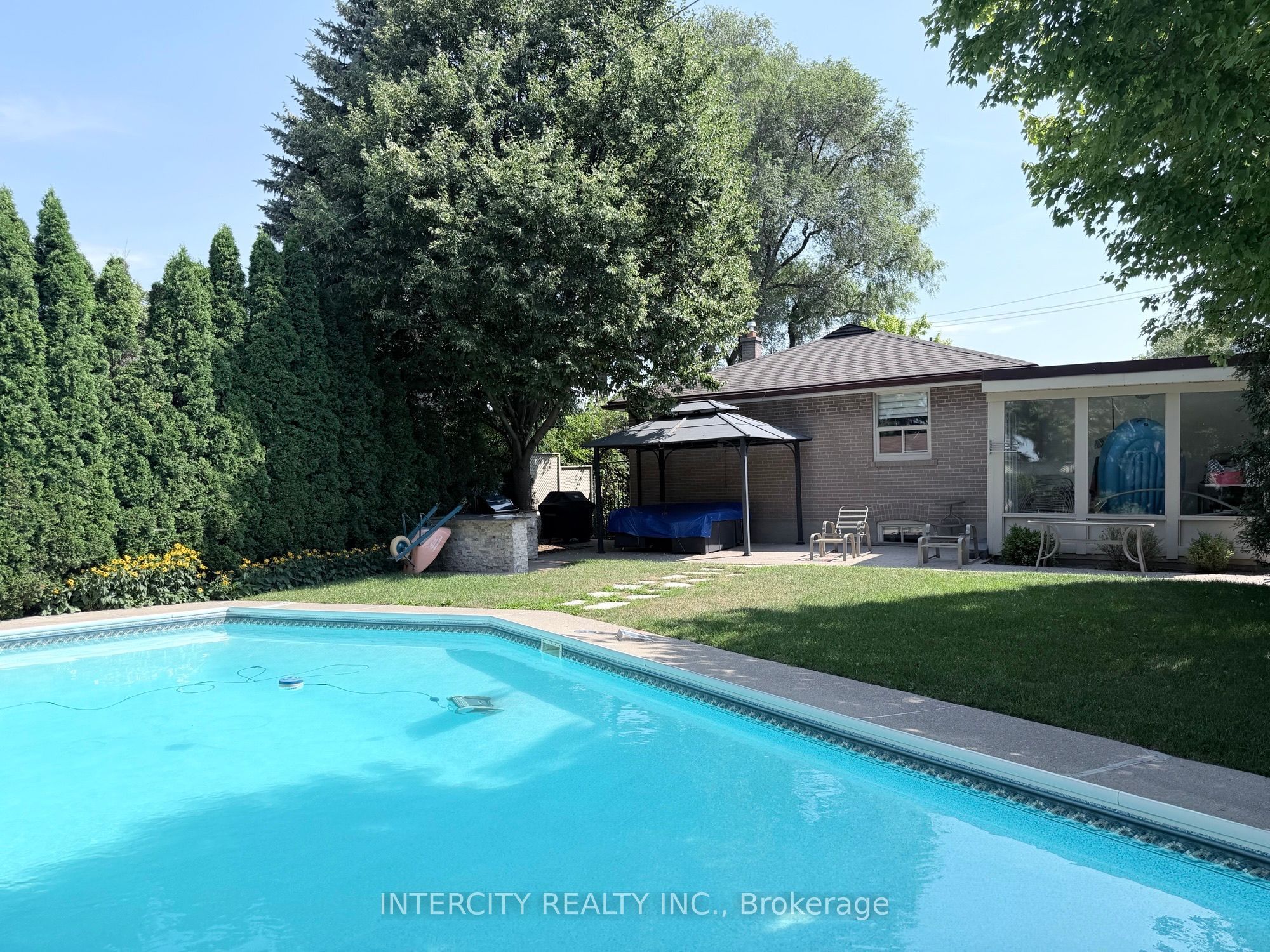 36 Strathburn Boulevard Property Photo 20