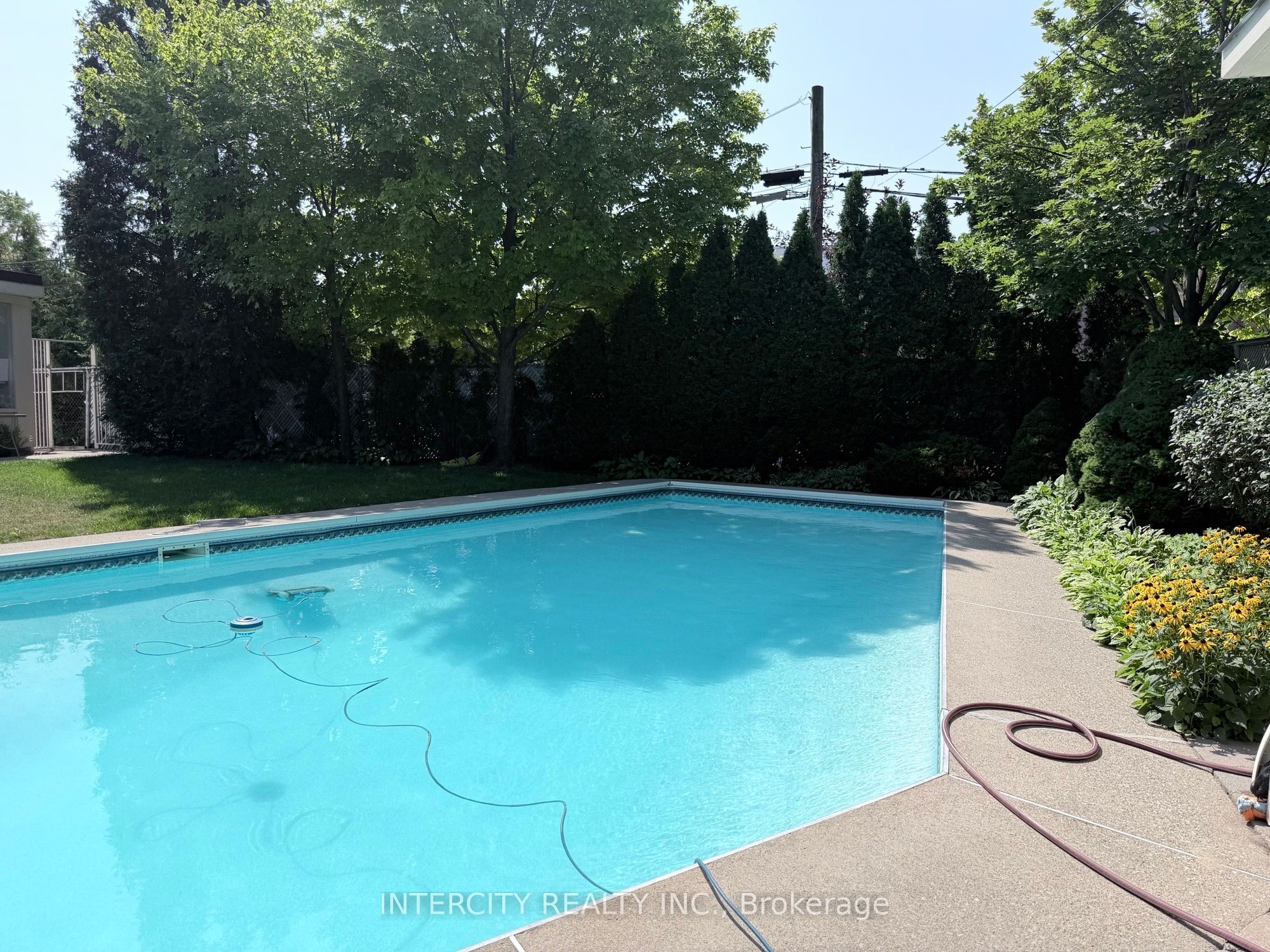 36 Strathburn Boulevard Property Photo 21