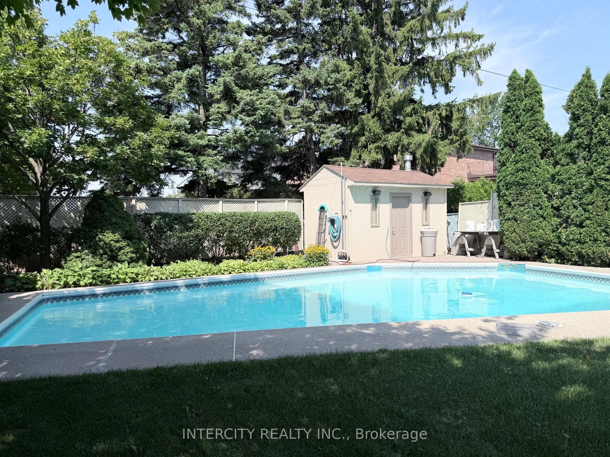 36 Strathburn Boulevard Property Photo 22