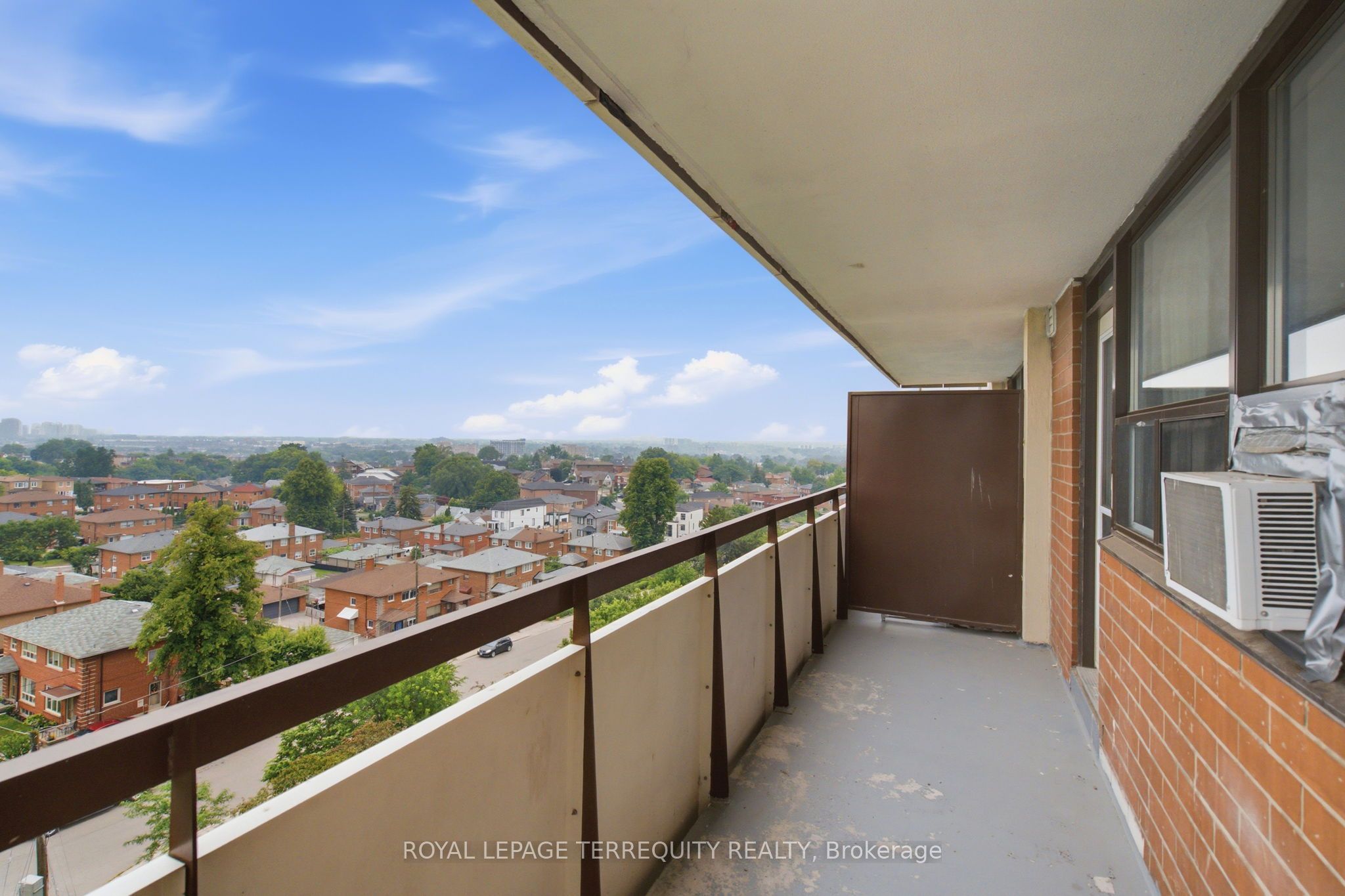 541 Blackthorn Avenue 808 Property Photo 7