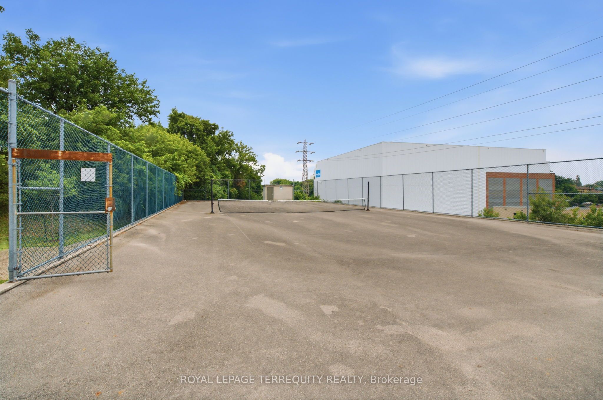 541 Blackthorn Avenue 808 Property Photo 15