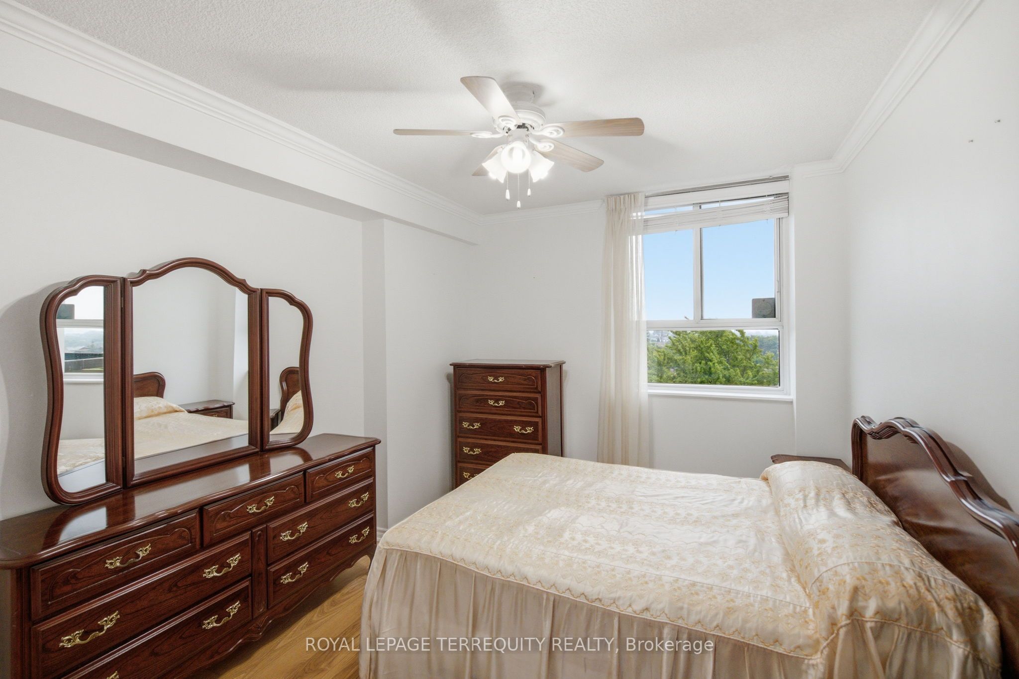 541 Blackthorn Avenue 808 Property Photo 33