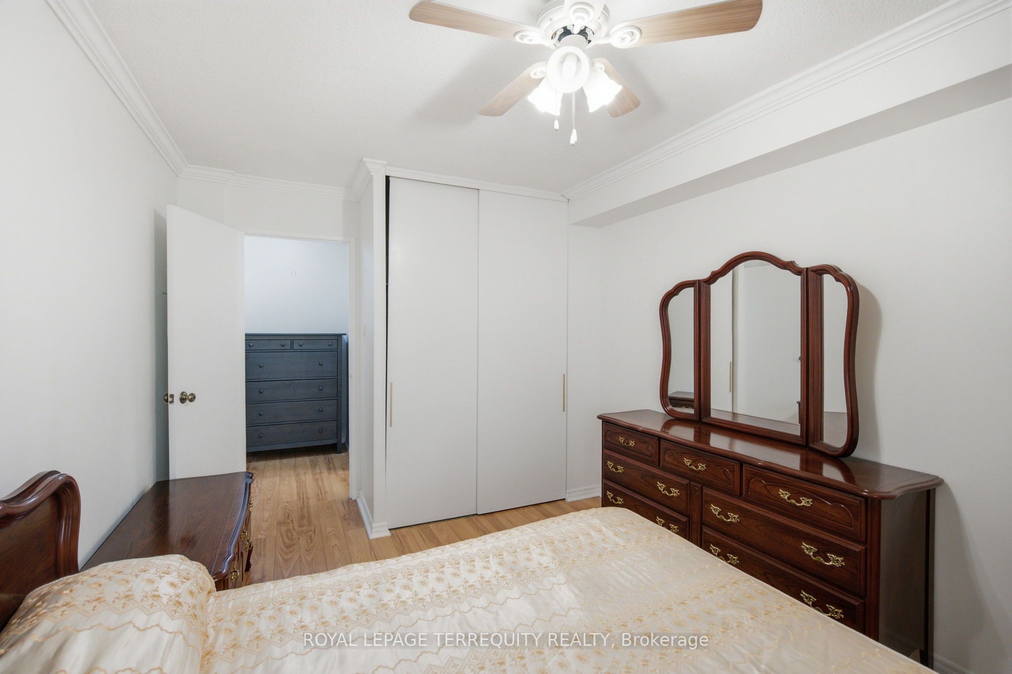 541 Blackthorn Avenue 808 Property Photo 34