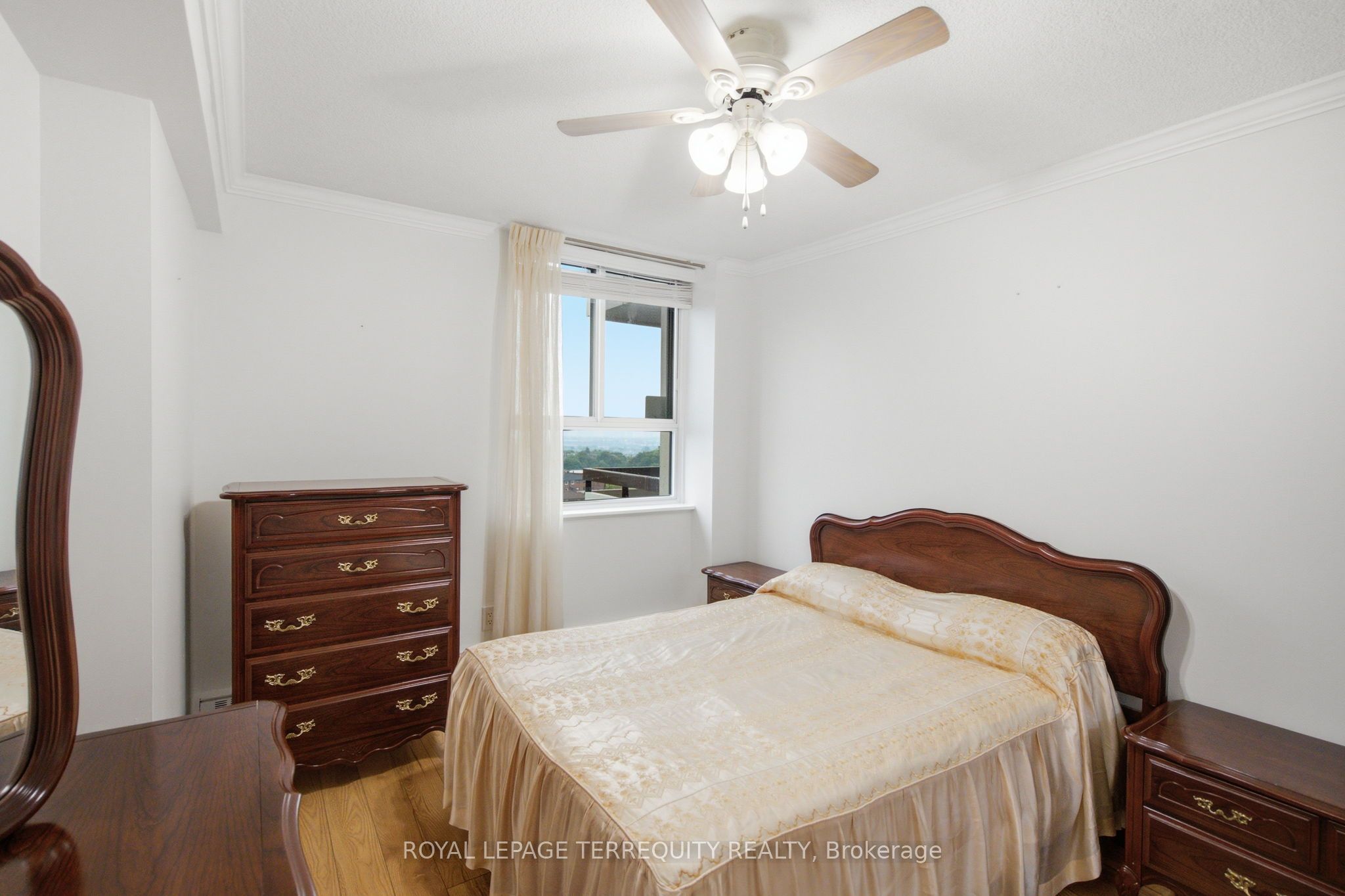 541 Blackthorn Avenue 808 Property Photo 35