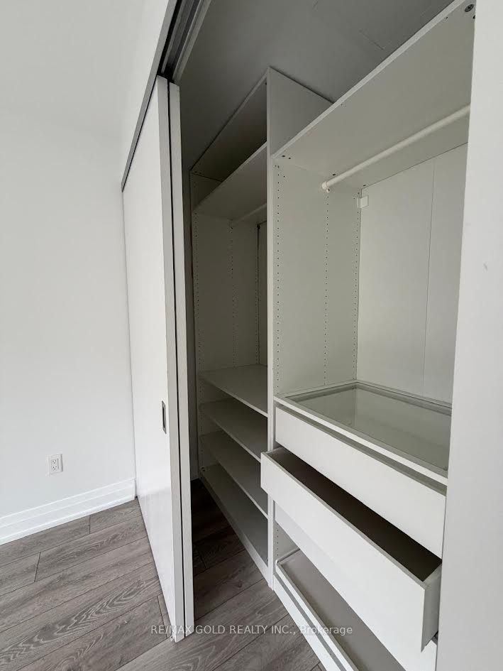 21 Park Street E 318 Property Photo 15