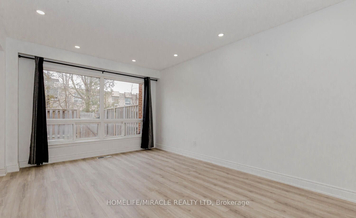 7500 Goreway Drive 56 Property Photo 4