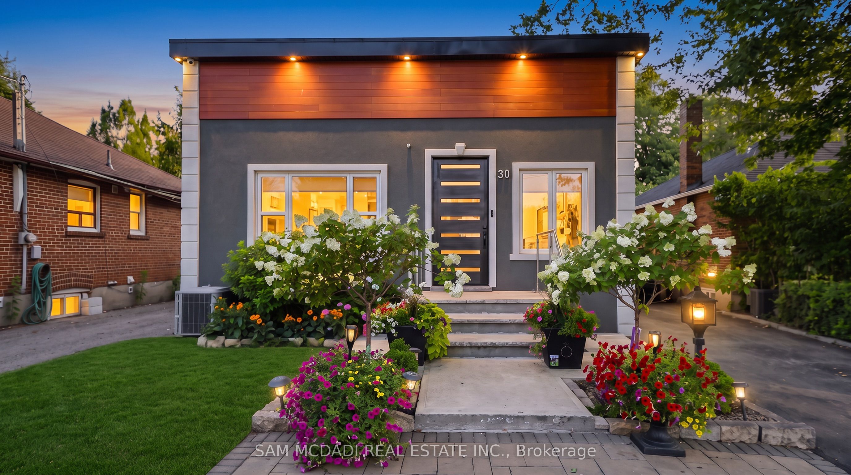30 Maple Avenue N Property Photo 1