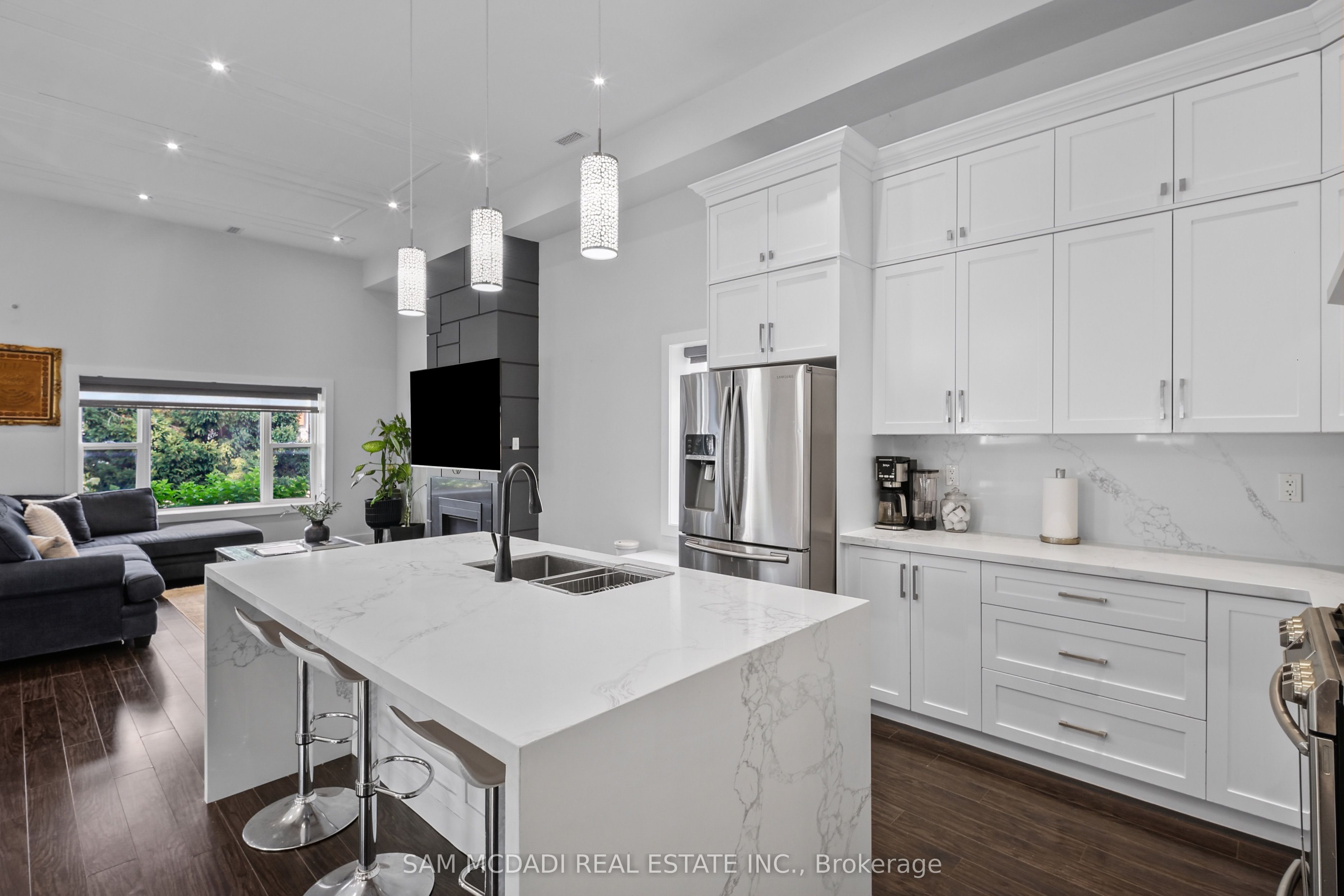 30 Maple Avenue N Property Photo 6
