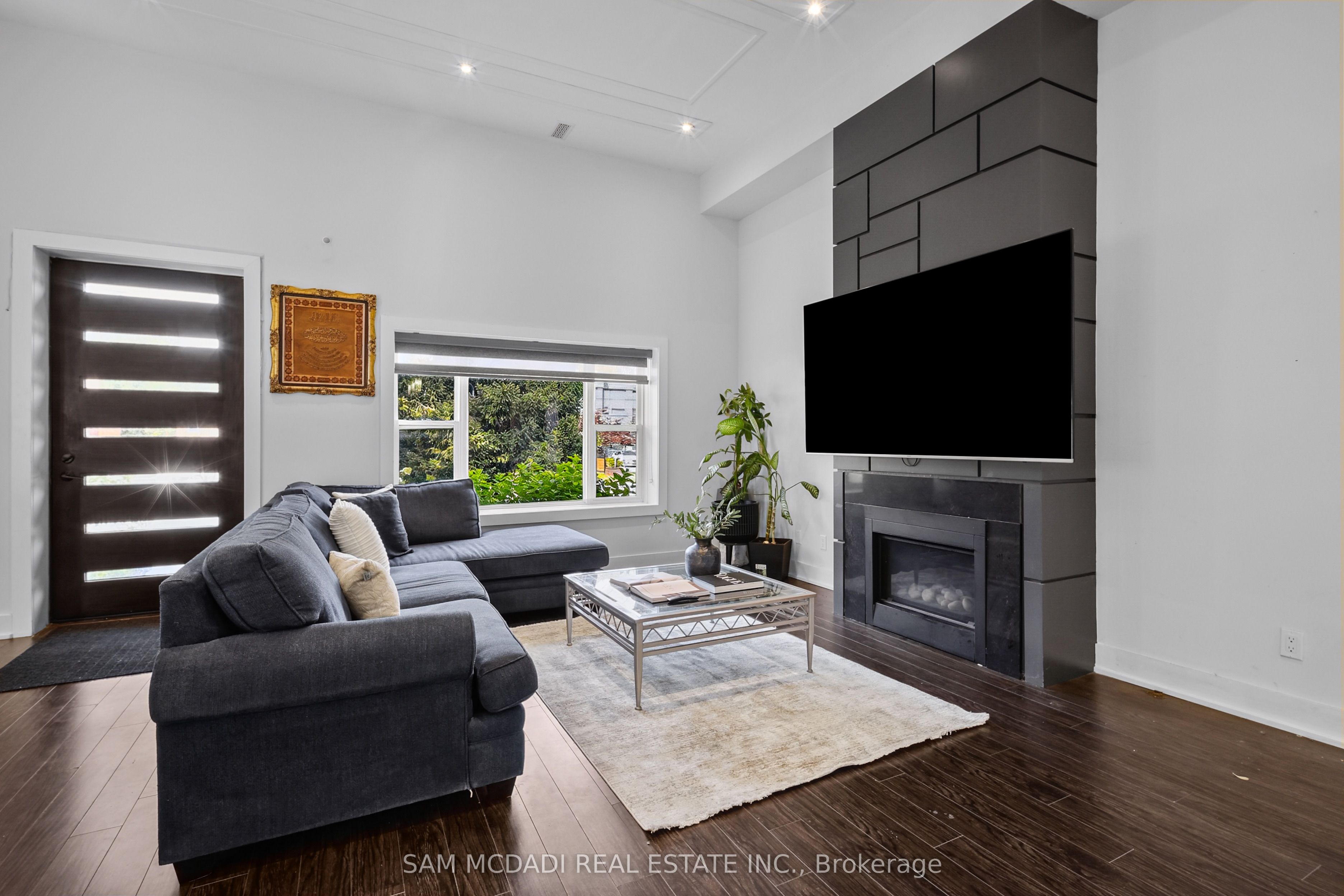 30 Maple Avenue N Property Photo 10