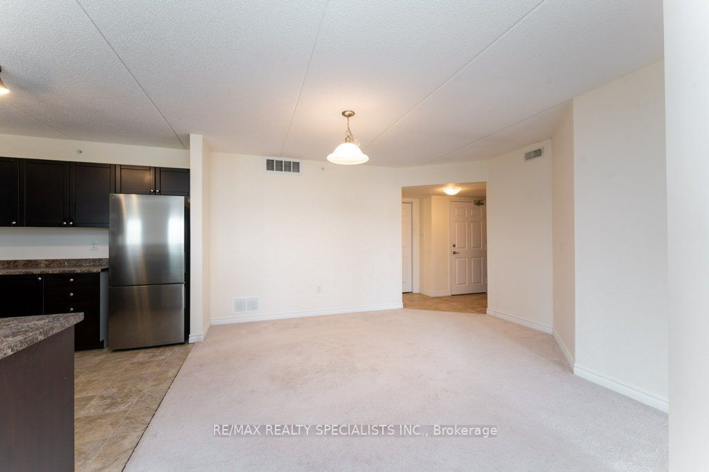 1340 Main Street E 313 Property Photo 8