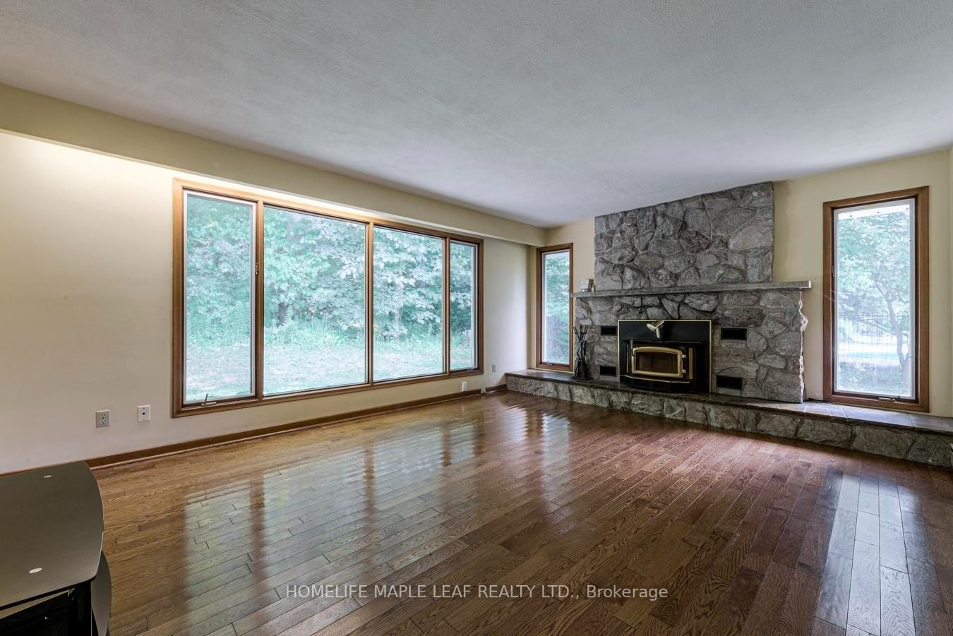7687 Appleby Line Property Photo 20