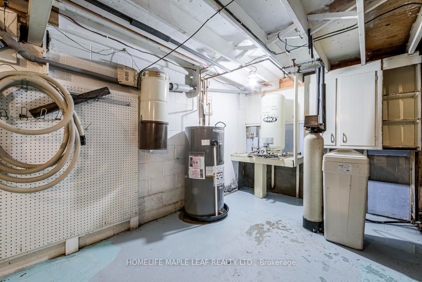7687 Appleby Line Property Photo 37