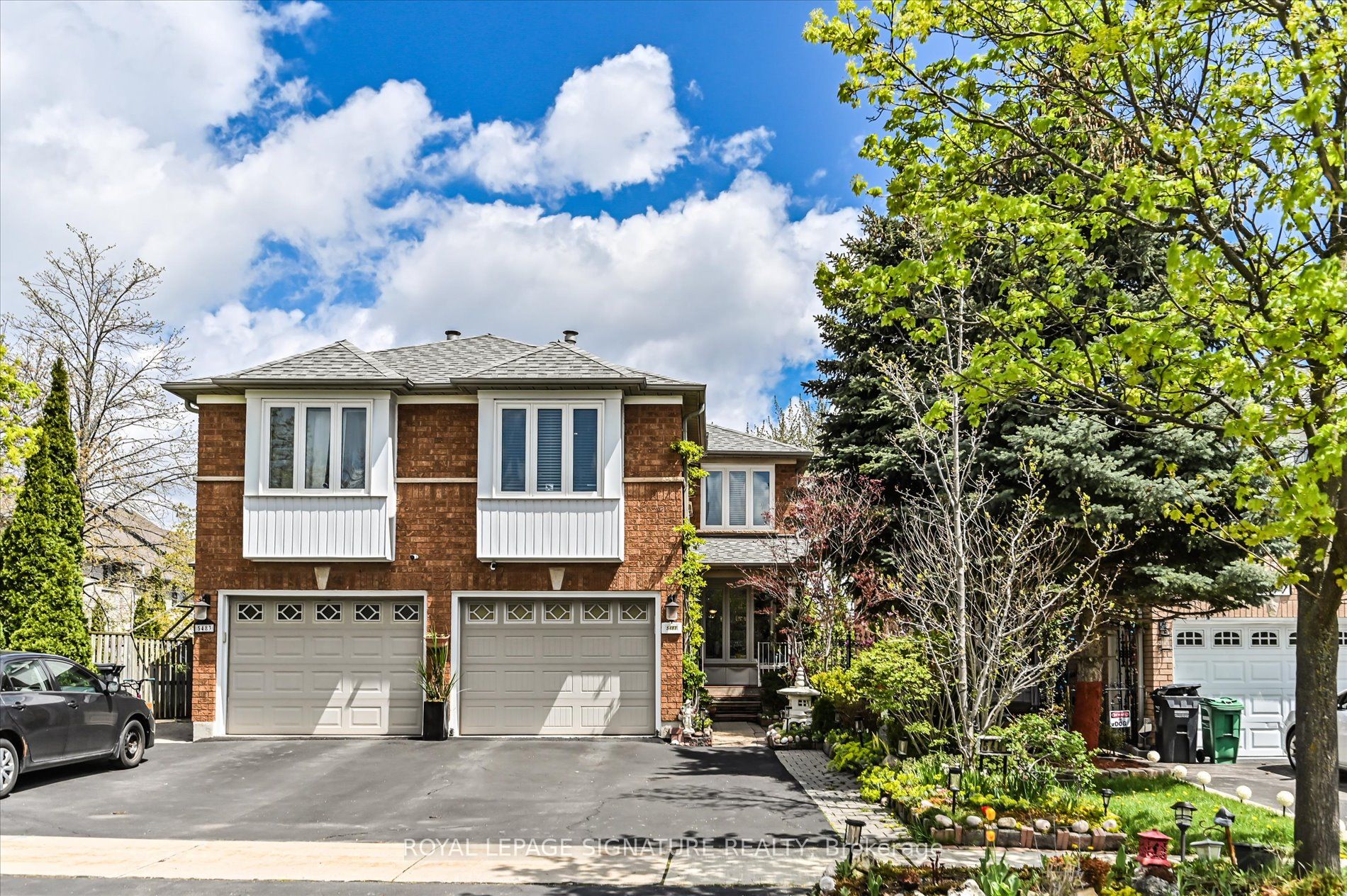 5481 Palmerston Crescent Property Photo 1
