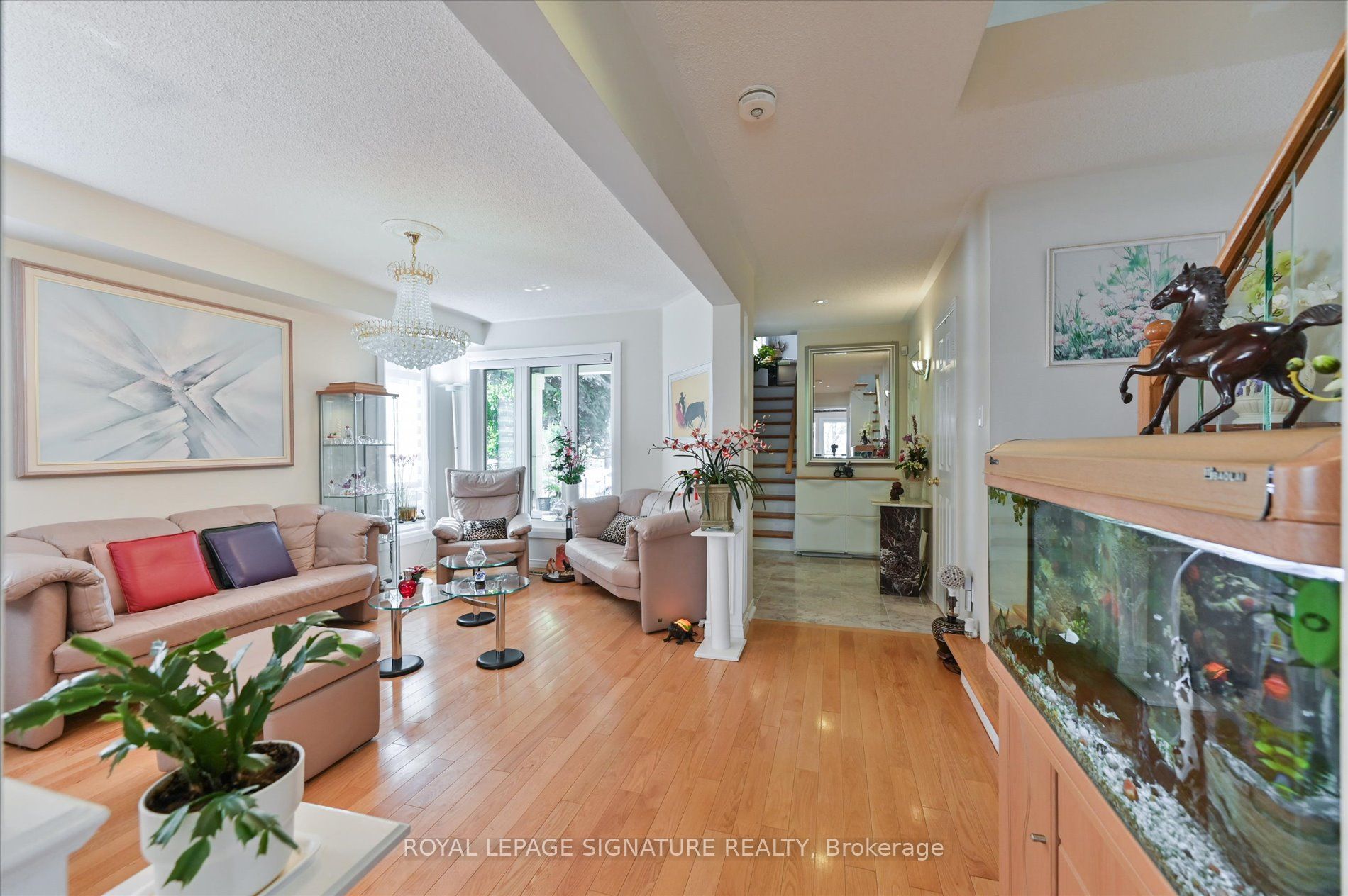 5481 Palmerston Crescent Property Photo 7