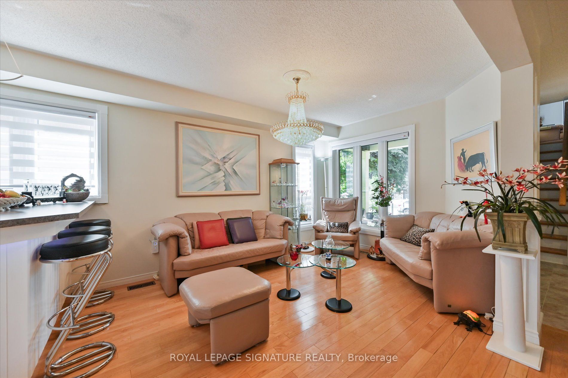 5481 Palmerston Crescent Property Photo 8