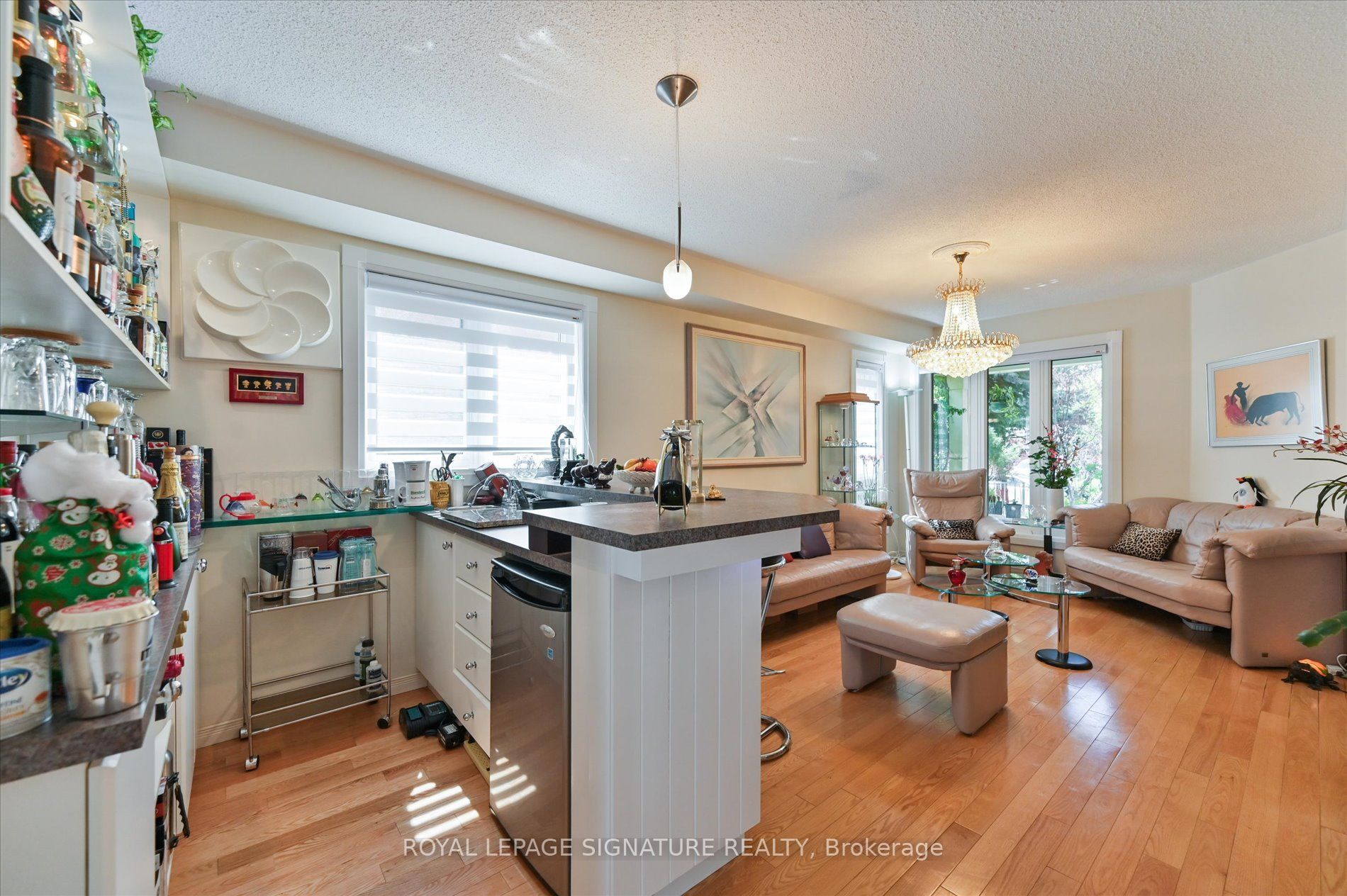 5481 Palmerston Crescent Property Photo 12