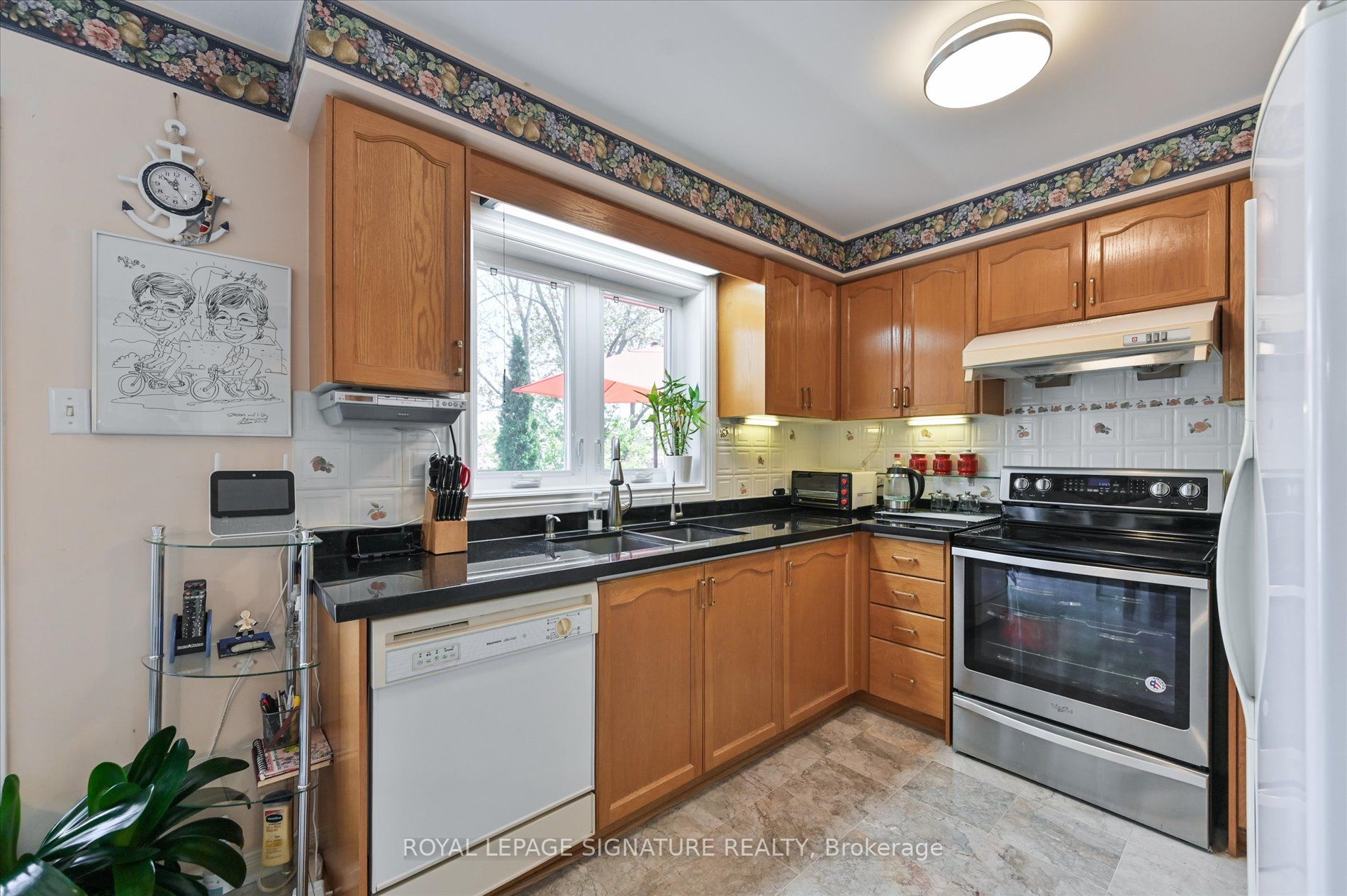 5481 Palmerston Crescent Property Photo 14