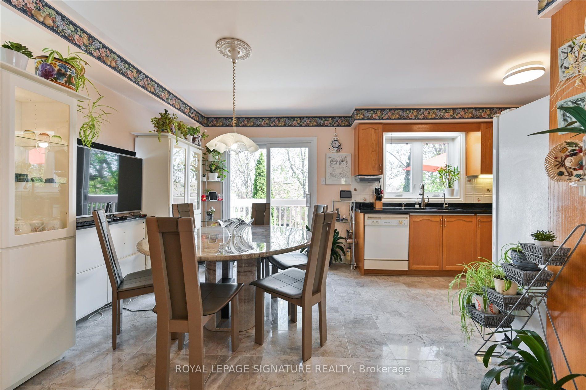 5481 Palmerston Crescent Property Photo 15