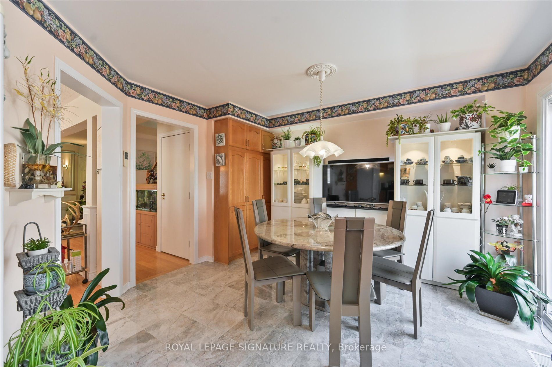 5481 Palmerston Crescent Property Photo 16