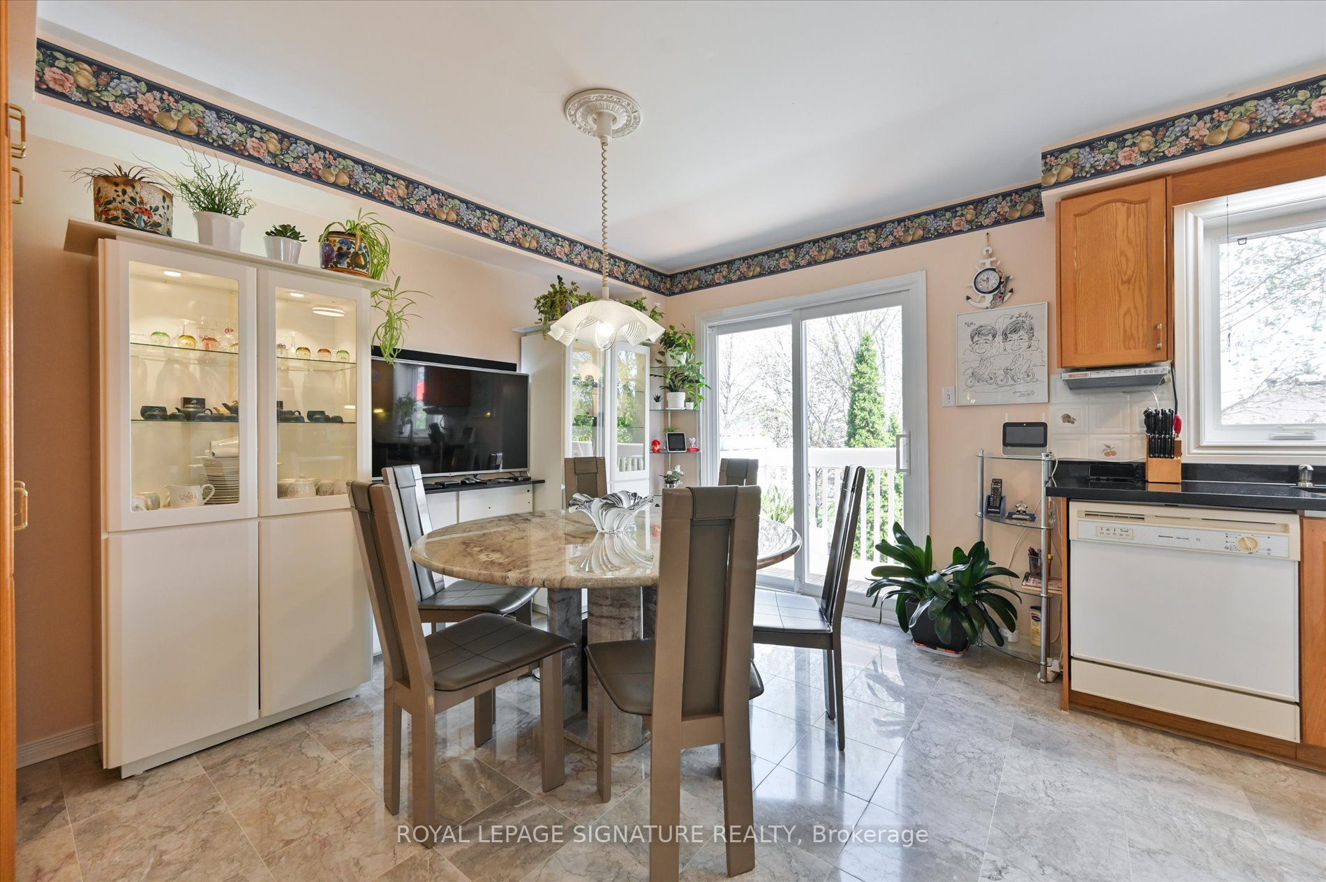 5481 Palmerston Crescent Property Photo 17