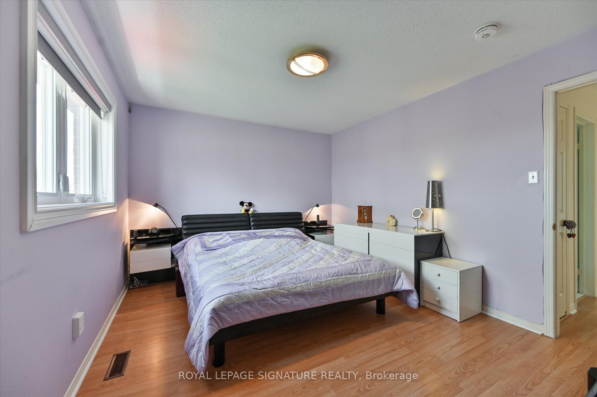 5481 Palmerston Crescent Property Photo 27