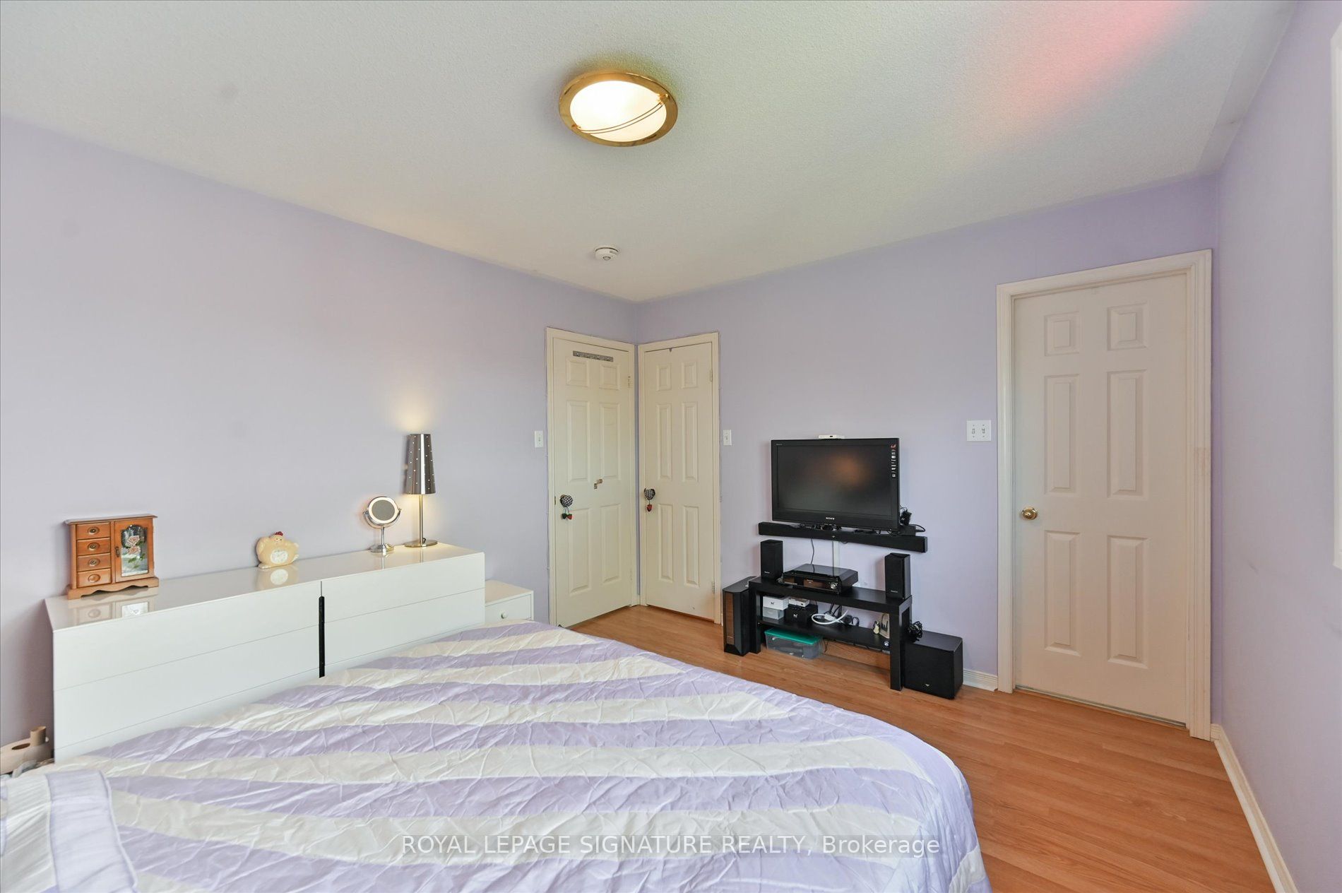 5481 Palmerston Crescent Property Photo 28