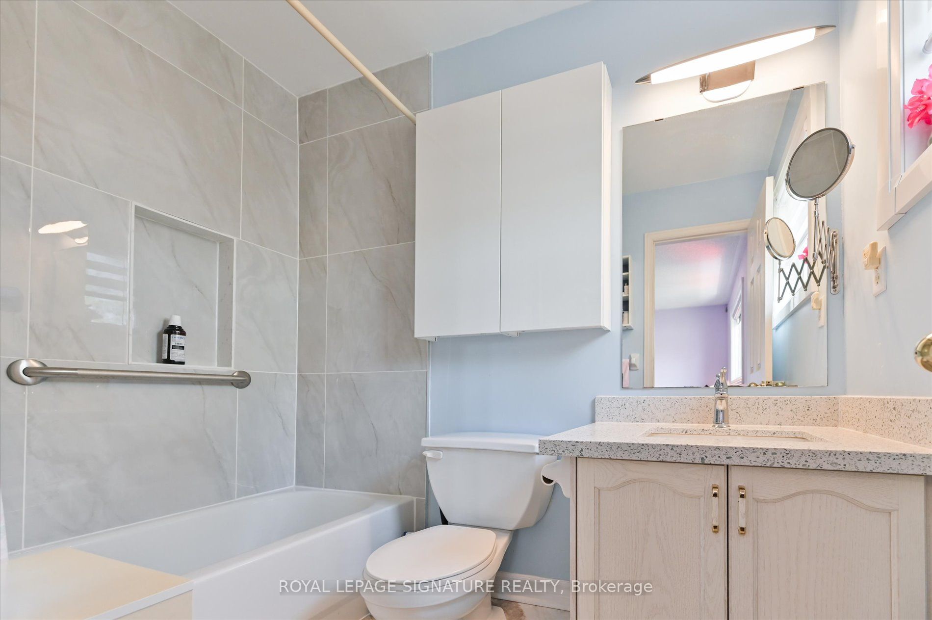 5481 Palmerston Crescent Property Photo 29