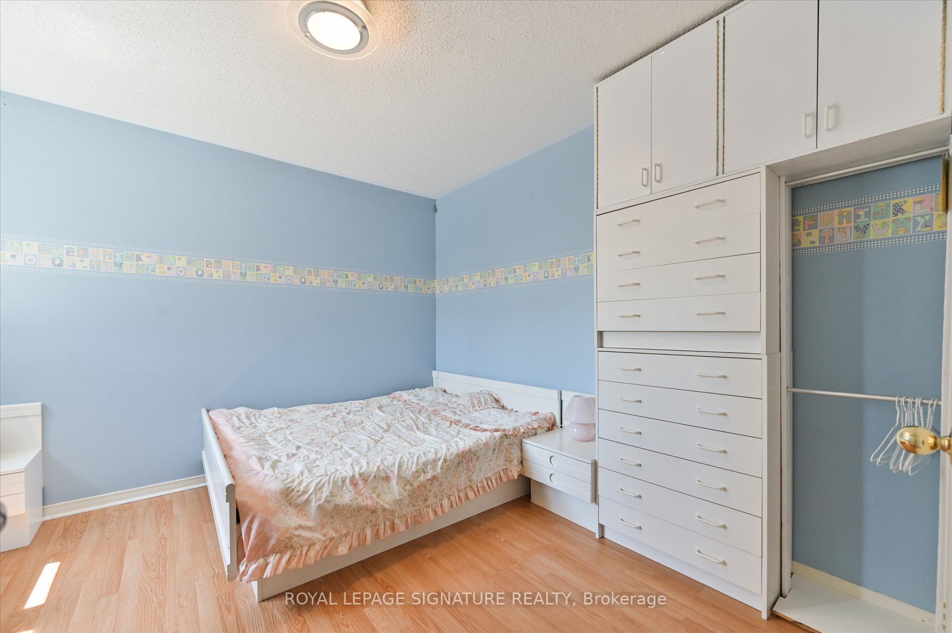 5481 Palmerston Crescent Property Photo 31