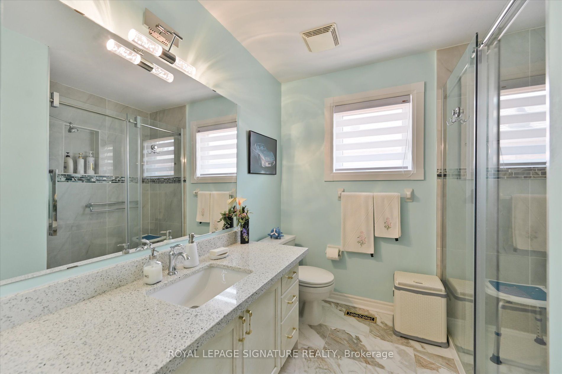 5481 Palmerston Crescent Property Photo 32