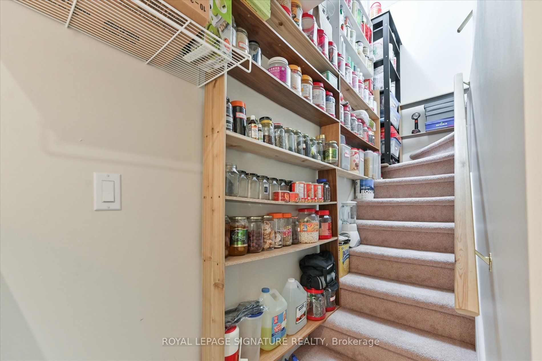 5481 Palmerston Crescent Property Photo 33