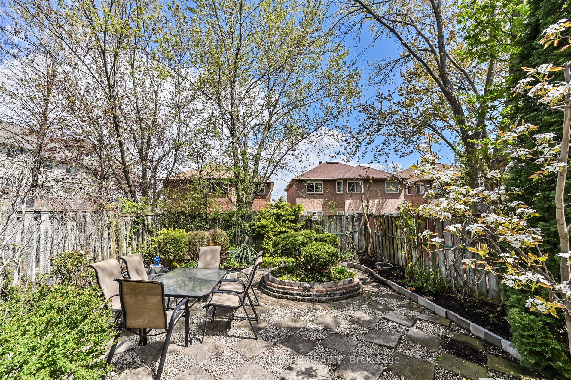5481 Palmerston Crescent Property Photo 42