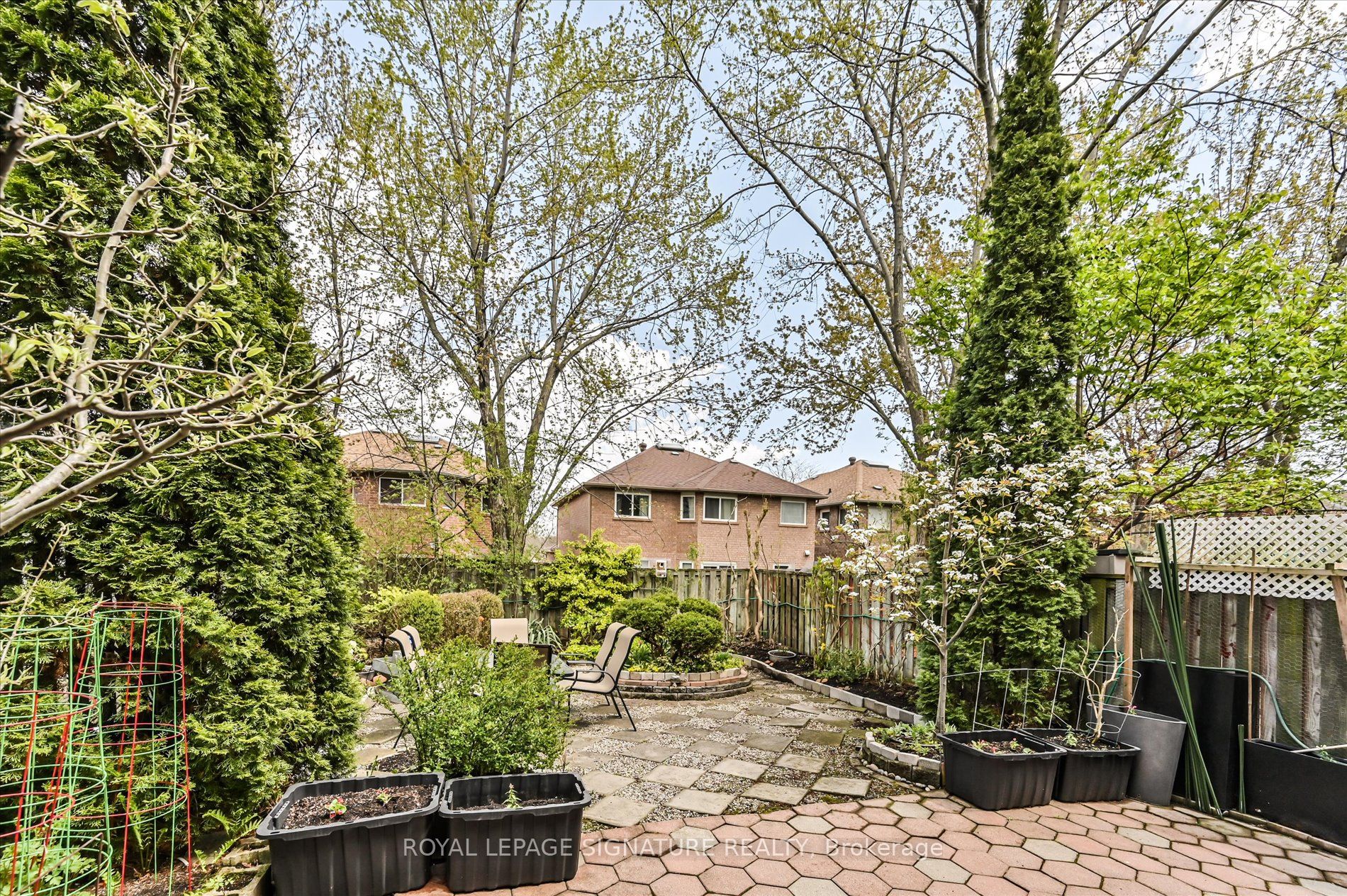 5481 Palmerston Crescent Property Photo 43