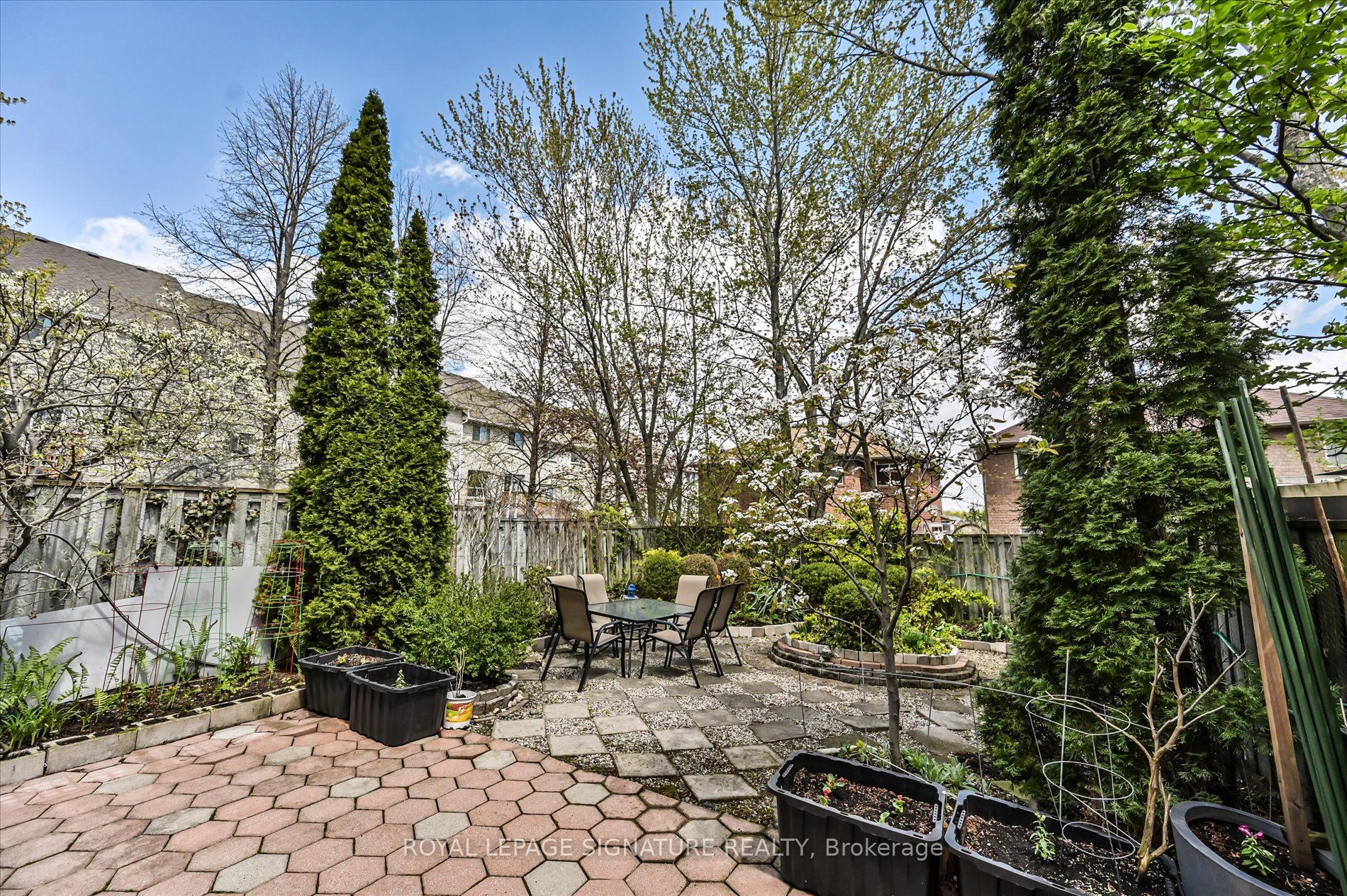 5481 Palmerston Crescent Property Photo 44
