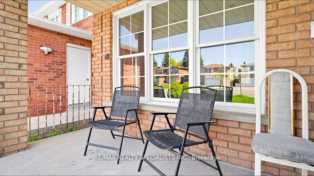 59 Sunforest Drive Property Photo 3