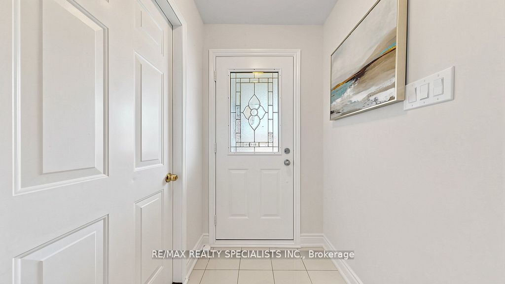 59 Sunforest Drive Property Photo 4
