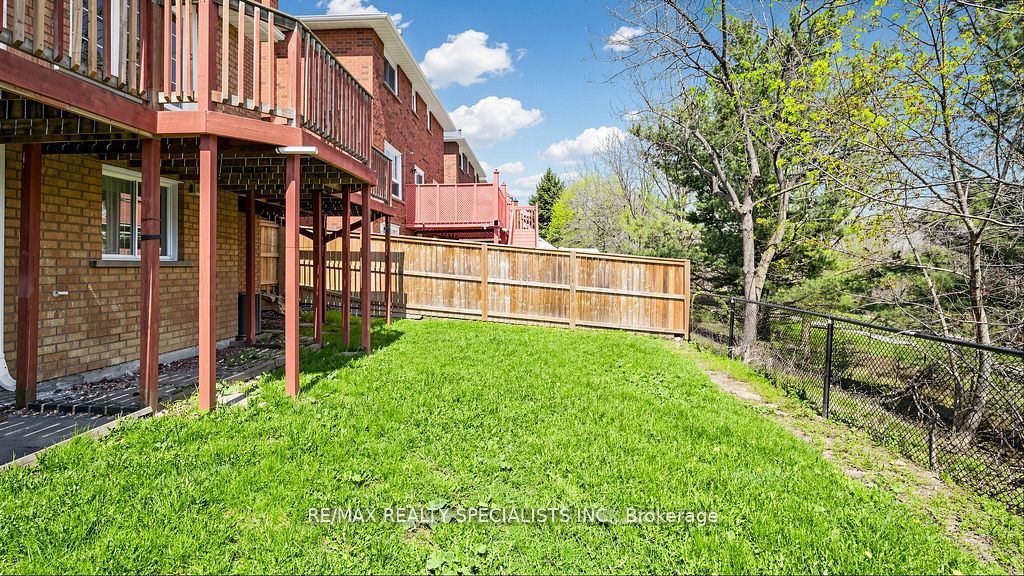 59 Sunforest Drive Property Photo 5