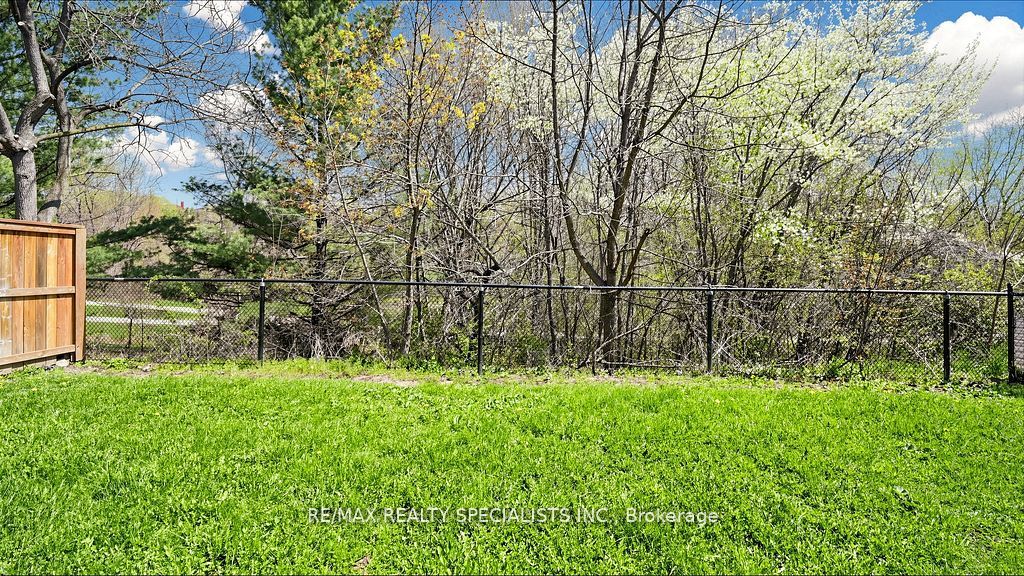 59 Sunforest Drive Property Photo 6