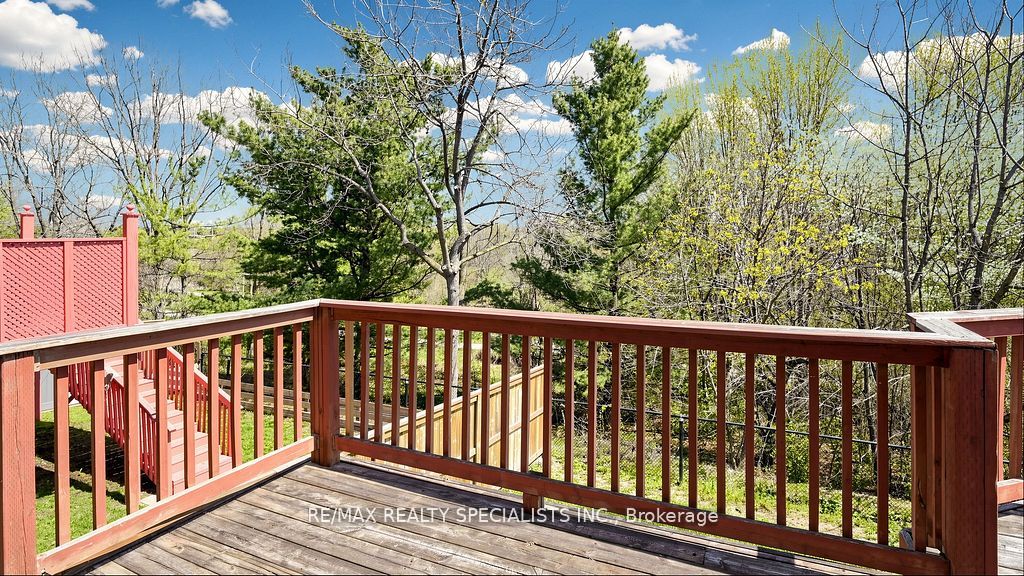 59 Sunforest Drive Property Photo 7